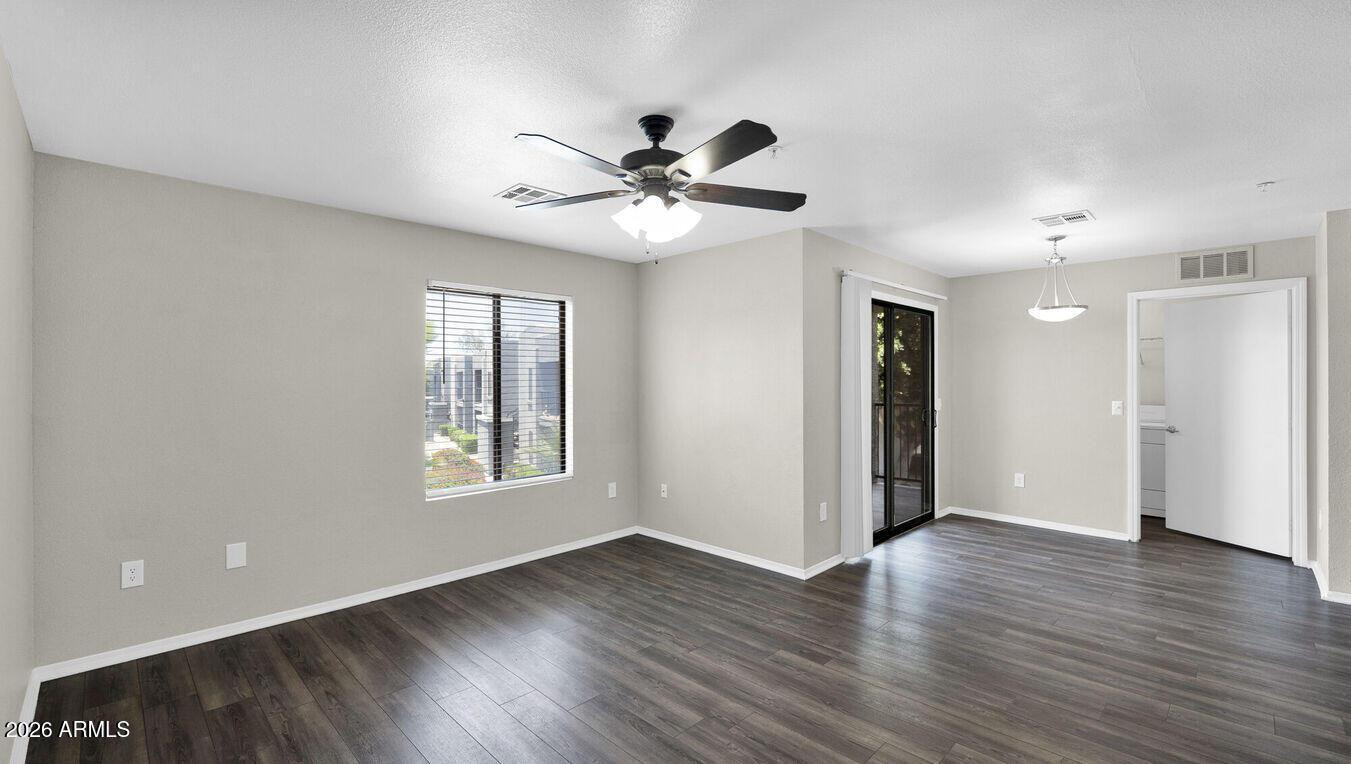 5611 S 32nd Street 1