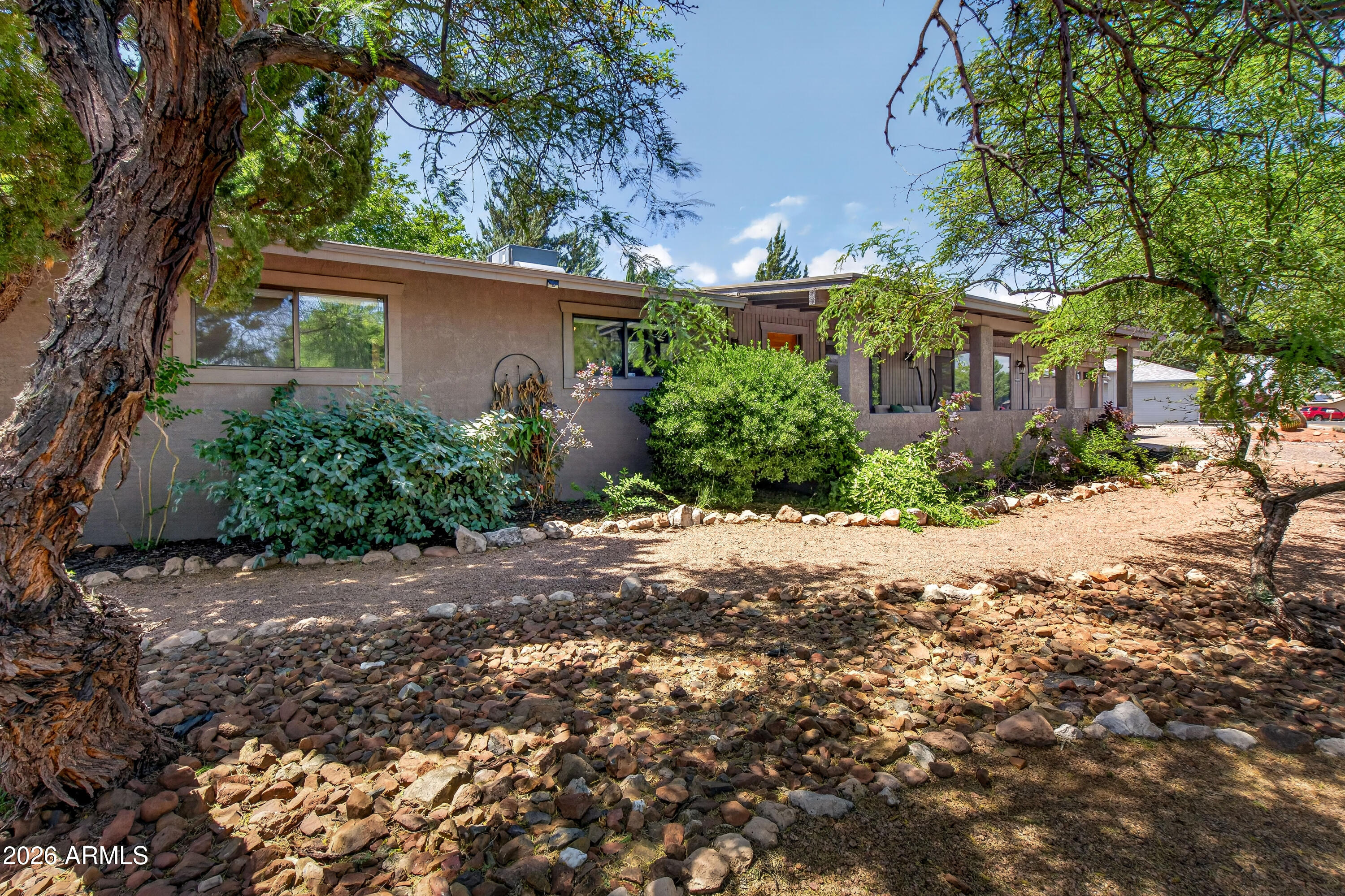 1838 S SHAWNEE Trail