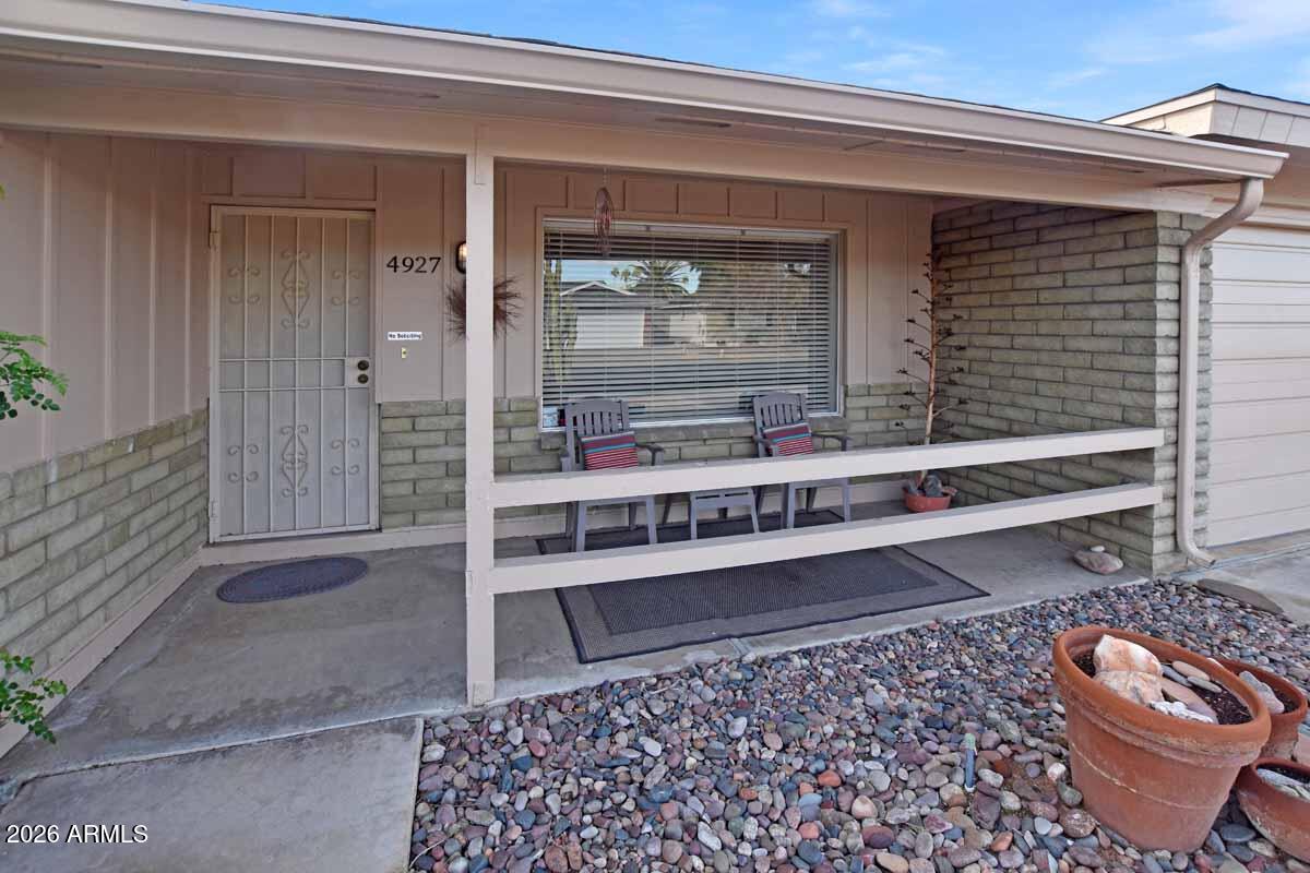 4927 E CRESCENT Avenue