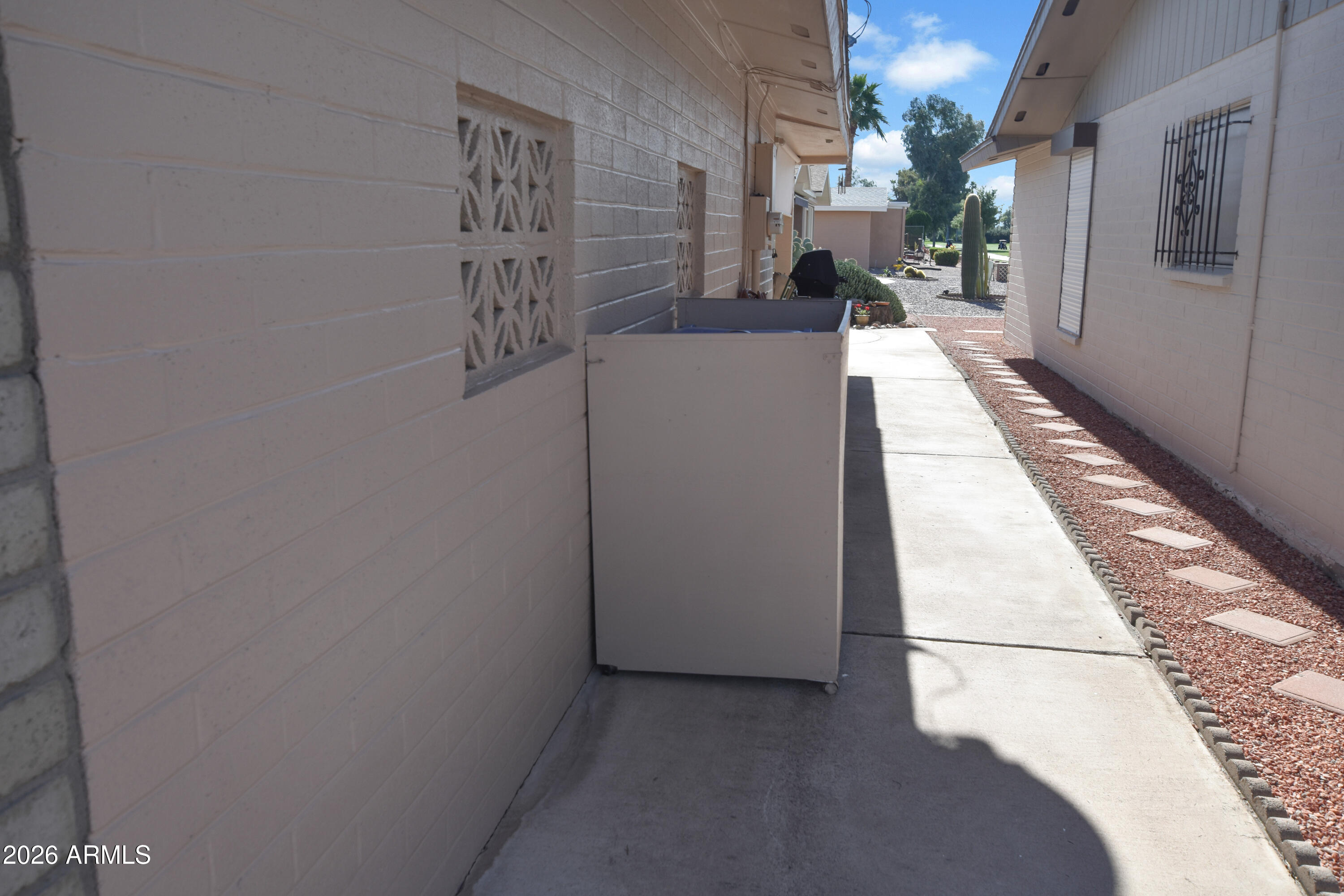 4927 E CRESCENT Avenue