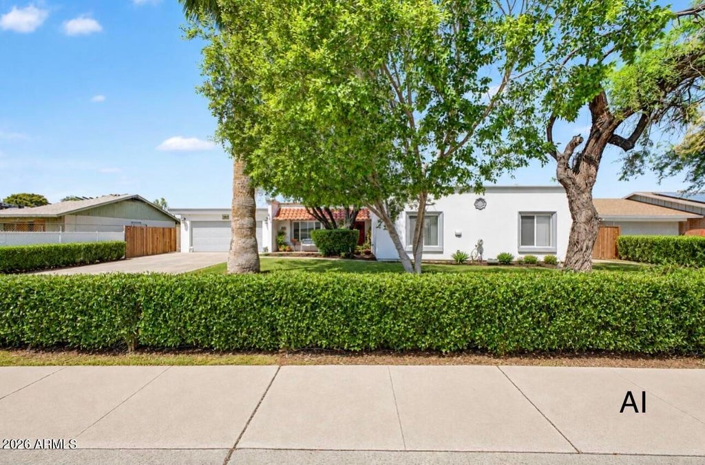 Photo of 5816 W Royal Palm Road, Glendale, AZ 85302 (MLS # 7078388)