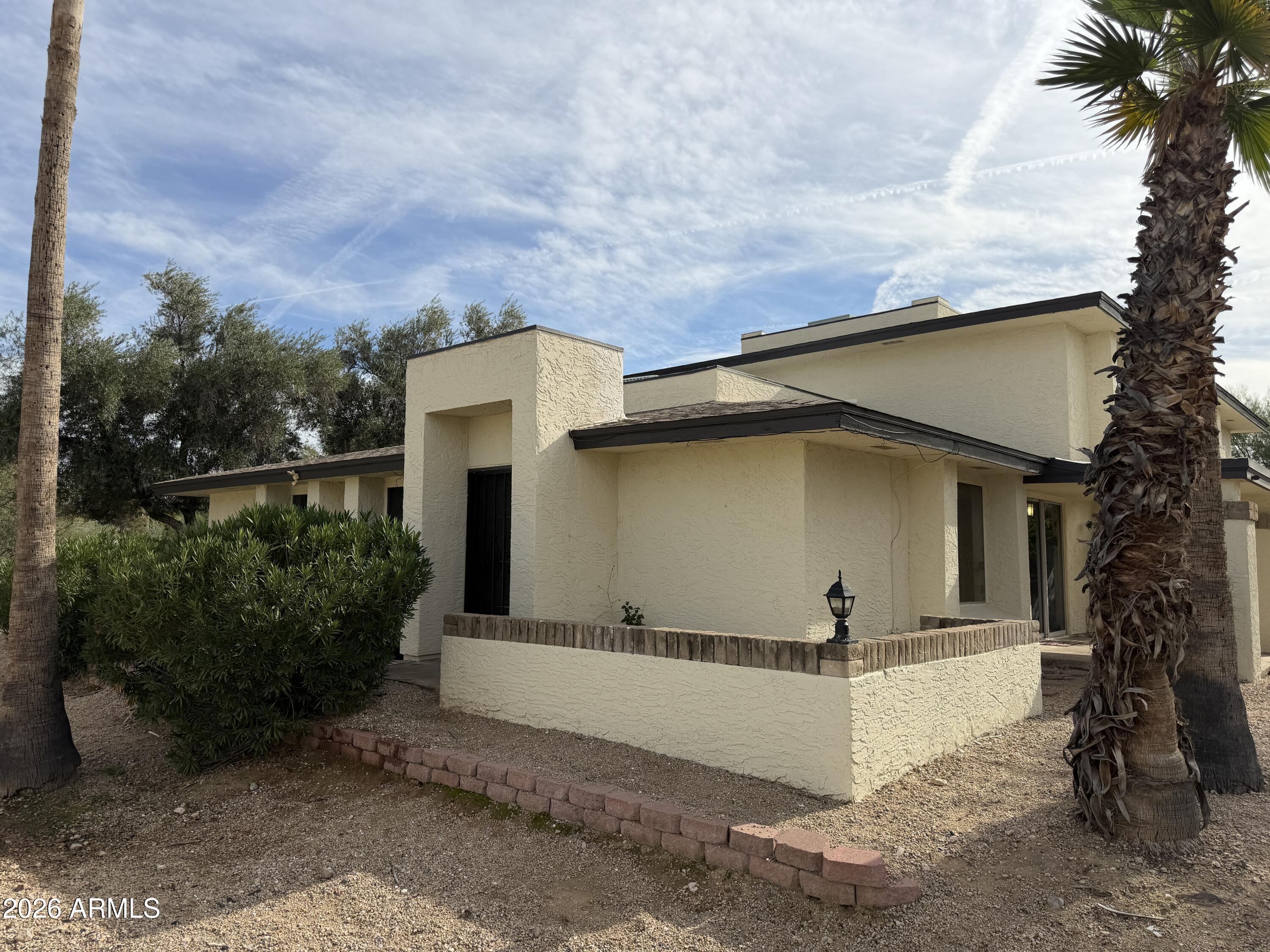 826 E EUGIE Avenue 826