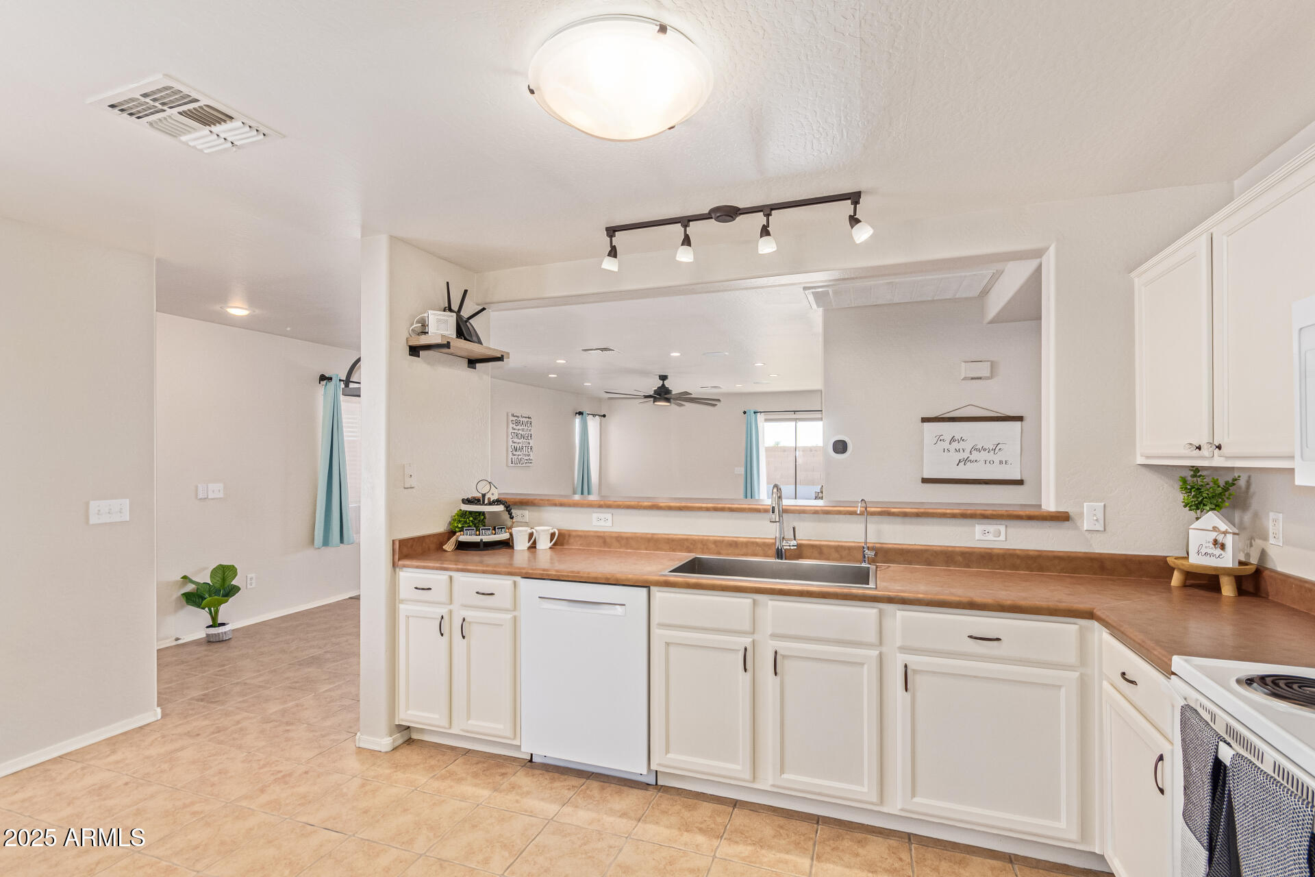 25643 W SATELLITE Lane