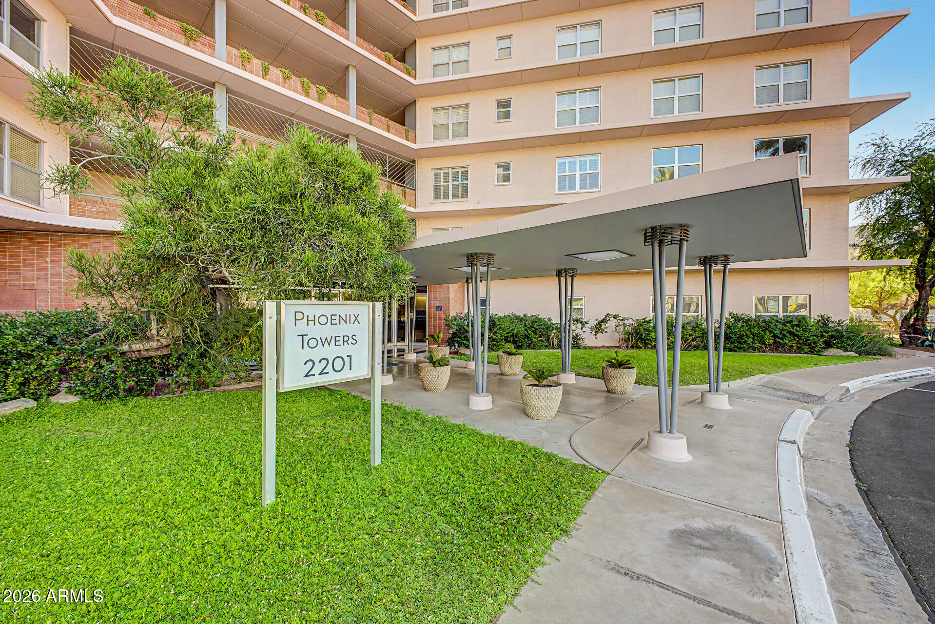 2201 N CENTRAL Avenue 3D