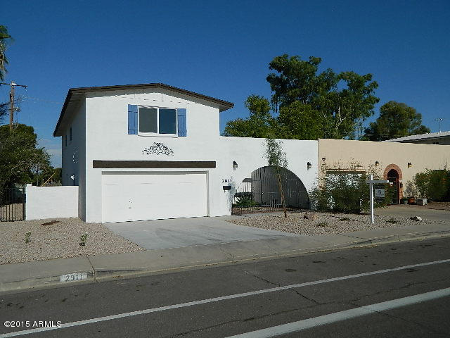 Photo 1 of 32 — 2911 S COUNTRY CLUB Way, Tempe, AZ 85282