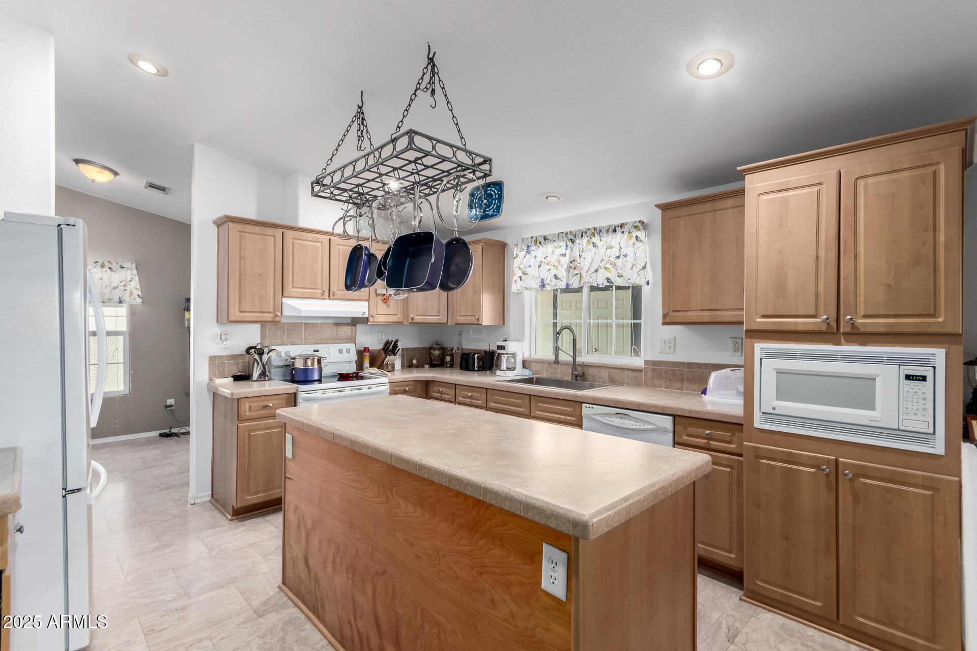 201 S GREENFIELD Road 166