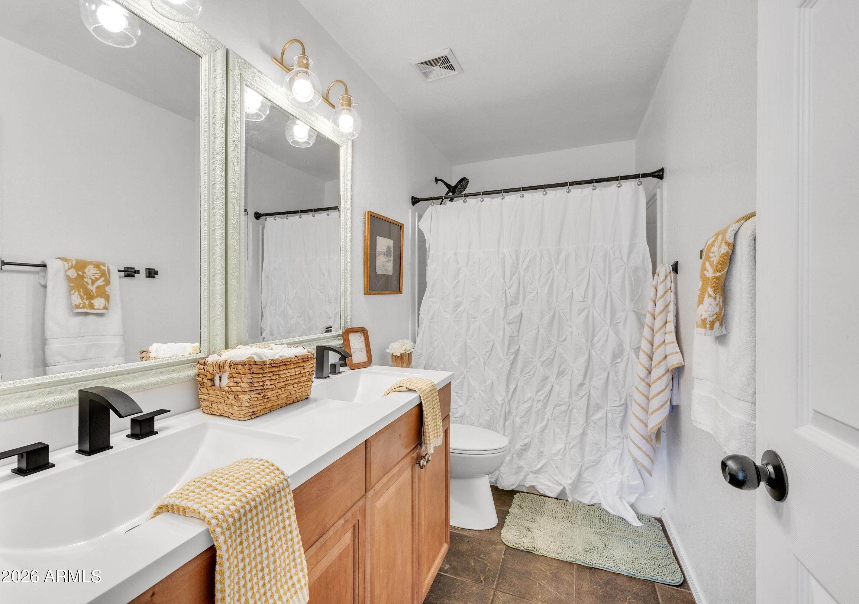 1863 E COWBOY COVE Trail