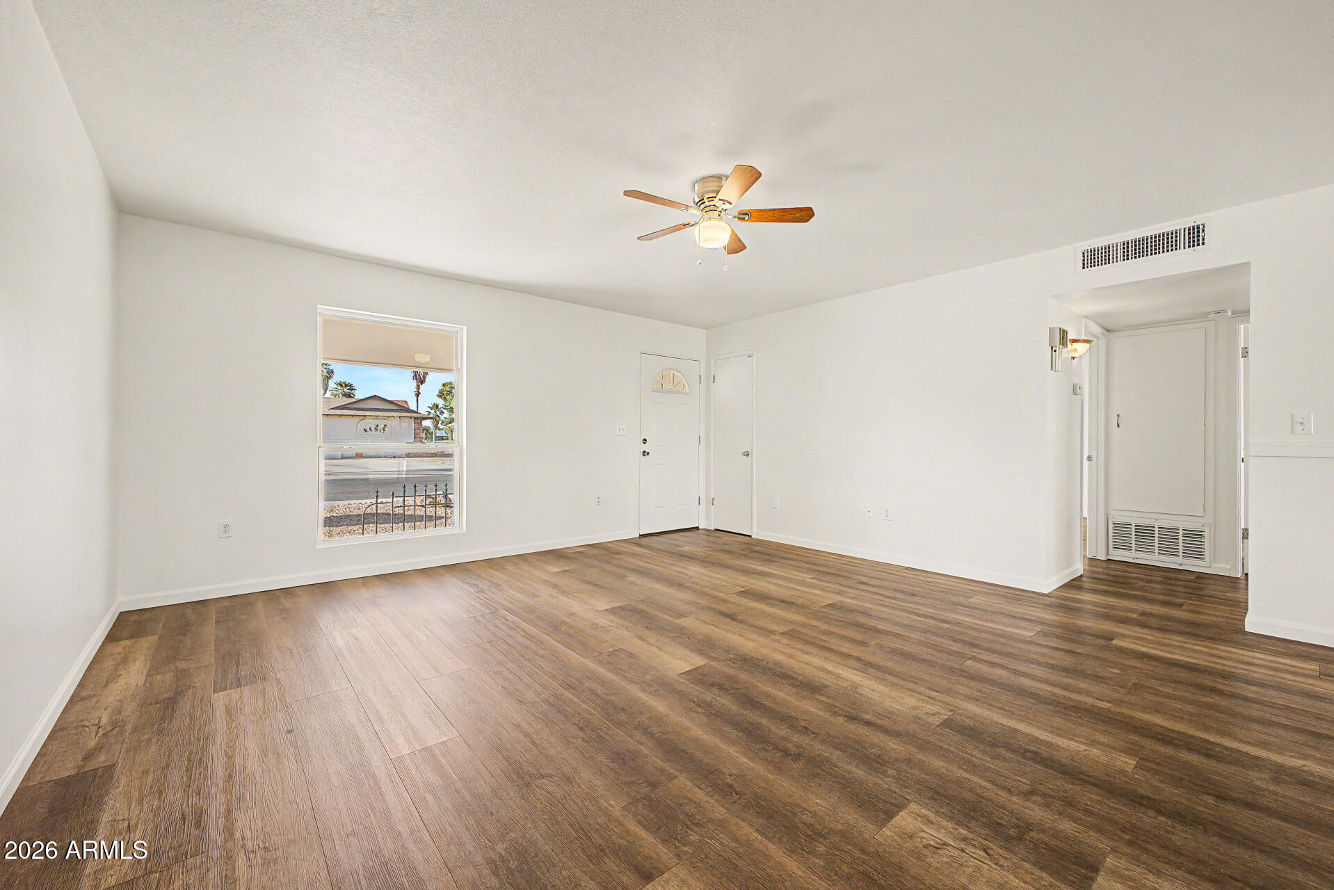 10413 W MISSION Lane