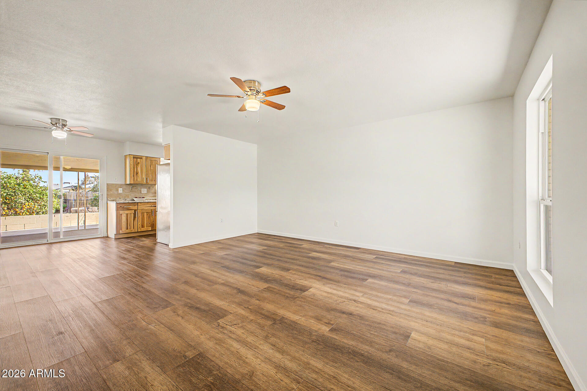 10413 W MISSION Lane