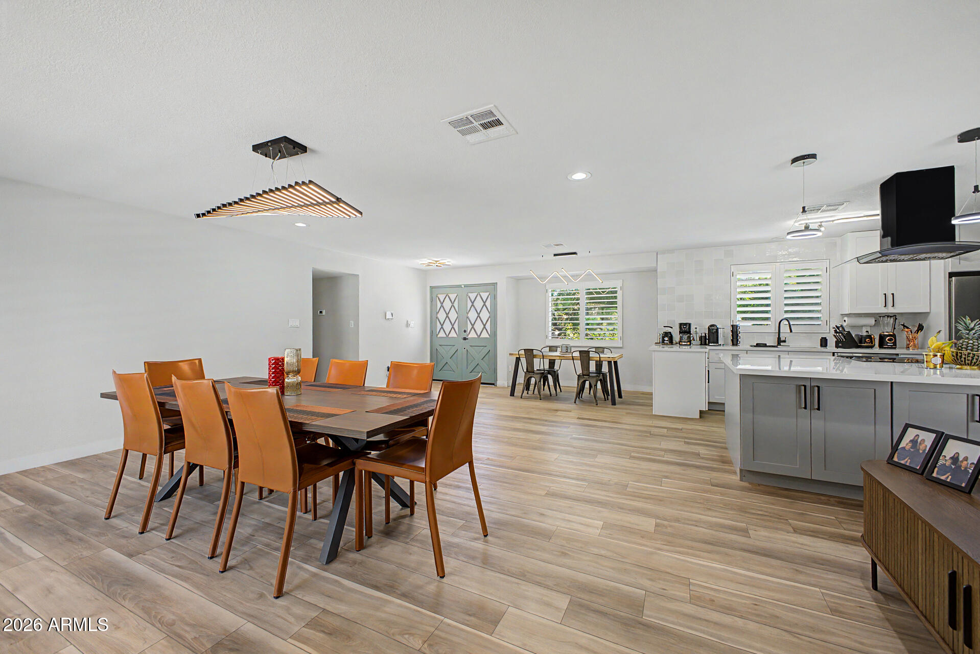 1501 W DUNLAP Avenue