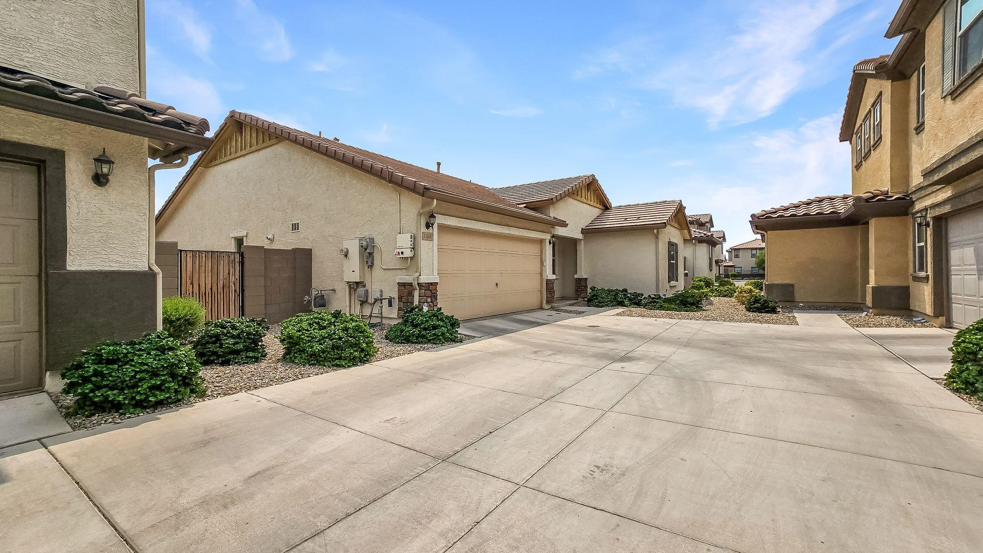 1286 N 165th Avenue