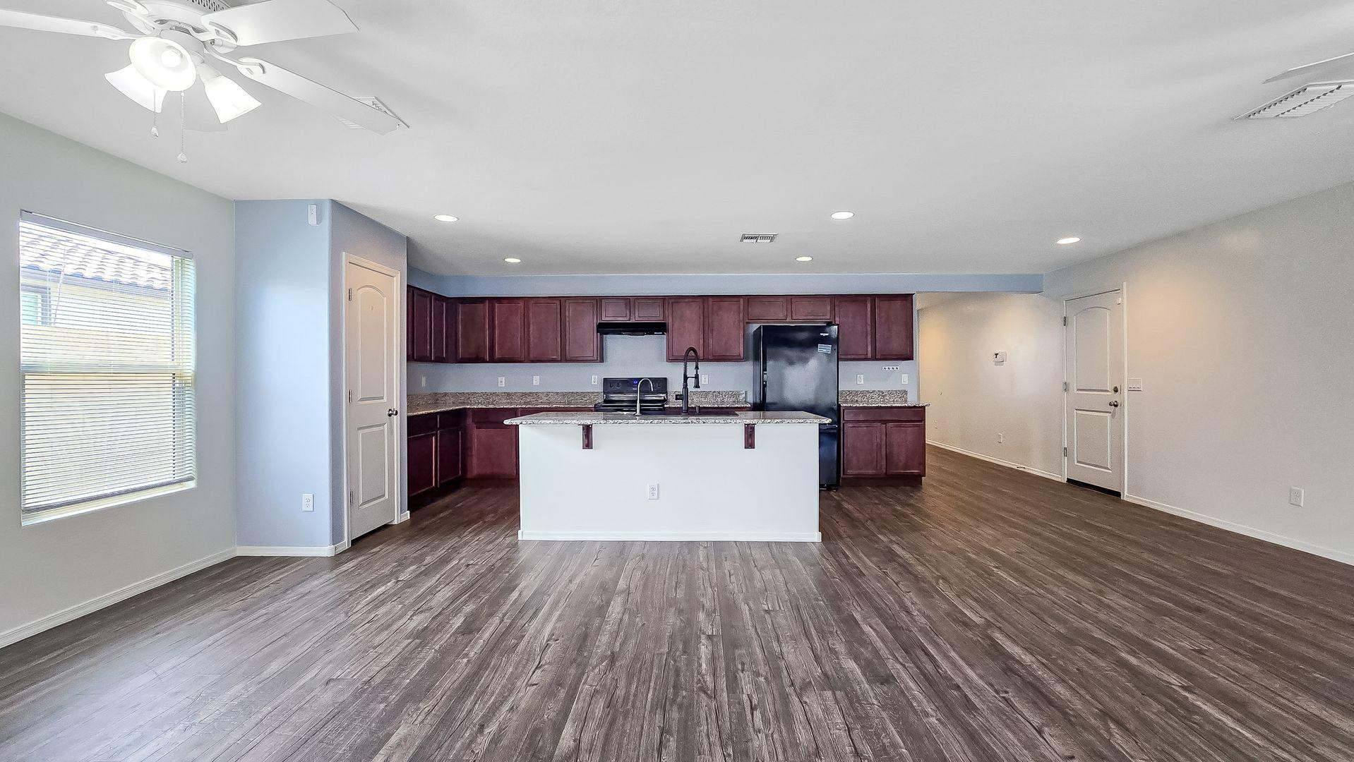 1286 N 165th Avenue