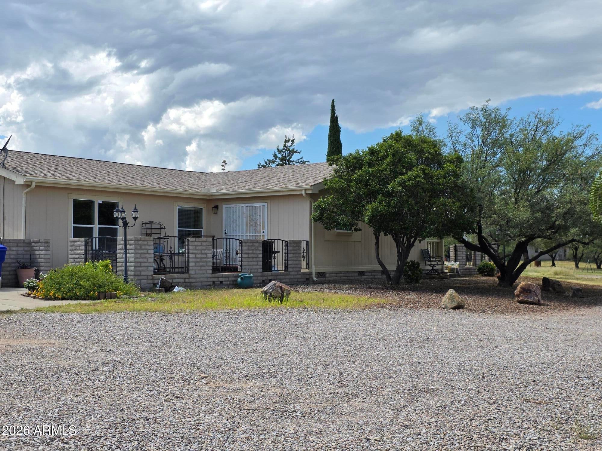 5776 E PERRY Lane