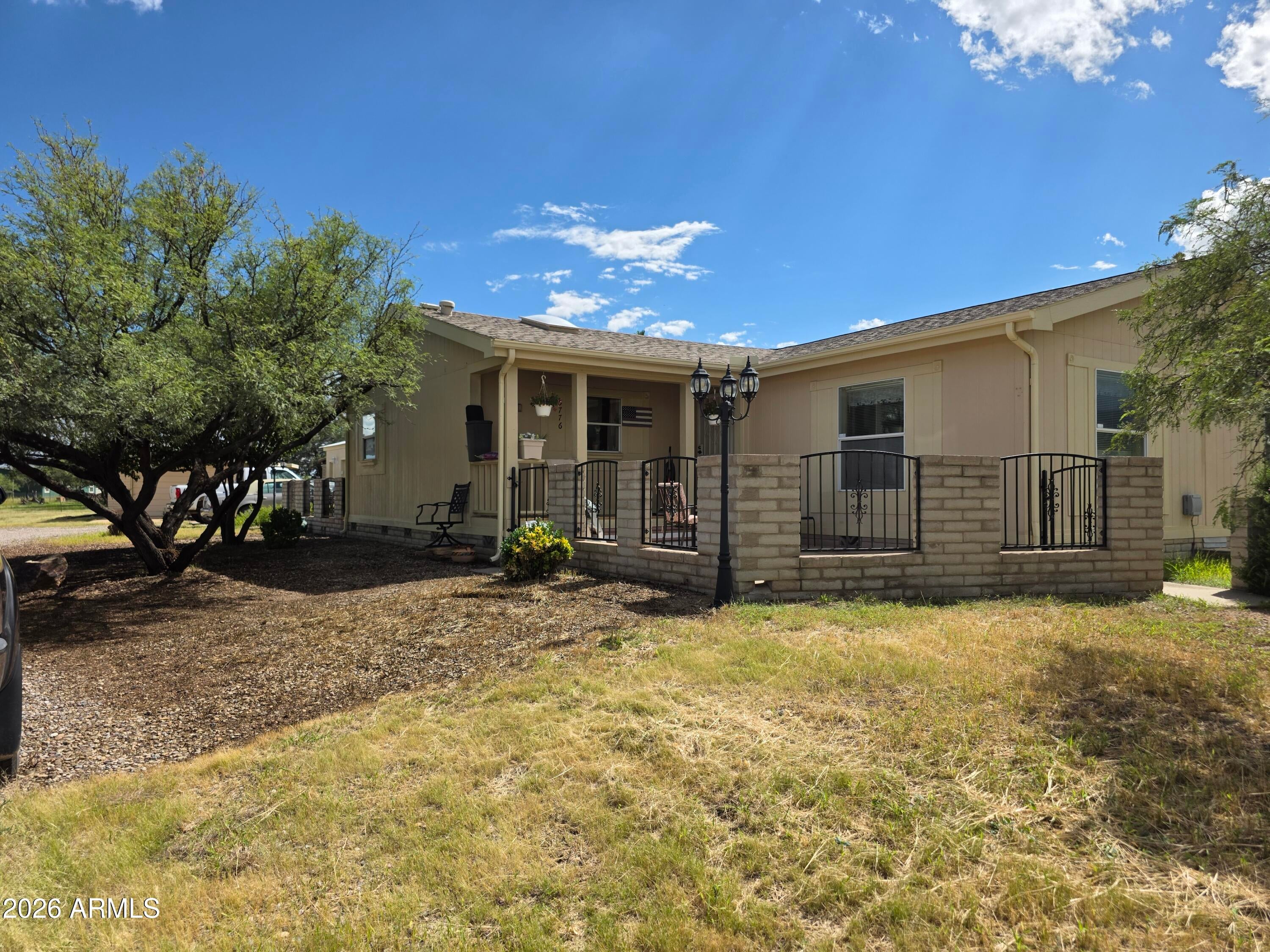 5776 E PERRY Lane