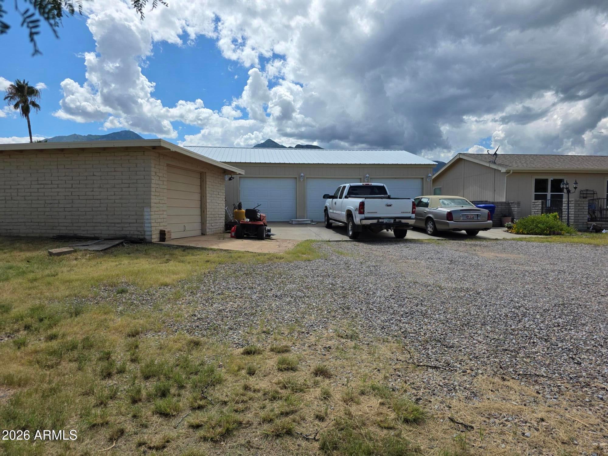 5776 E PERRY Lane