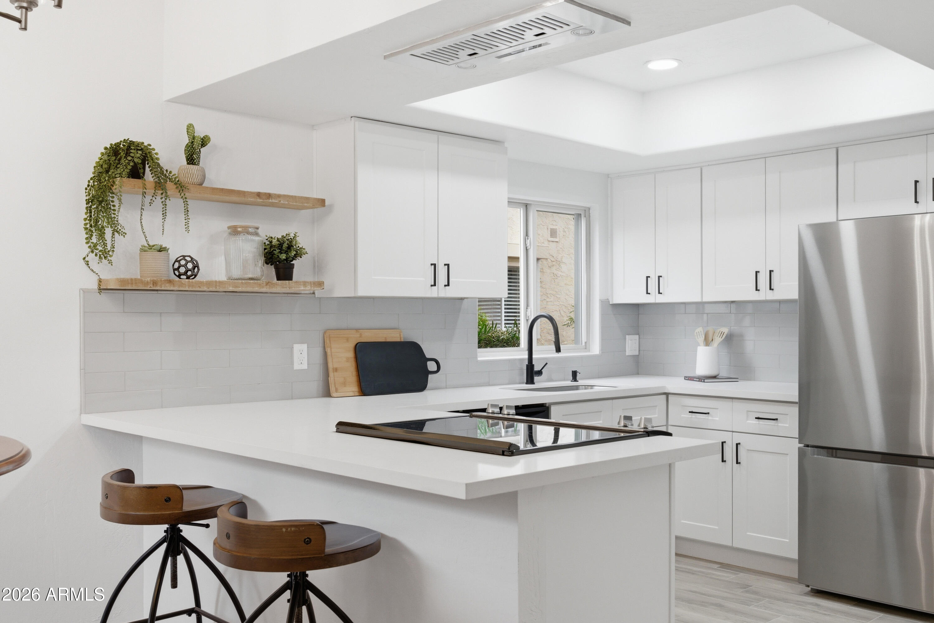 6533 N 7TH Avenue 17