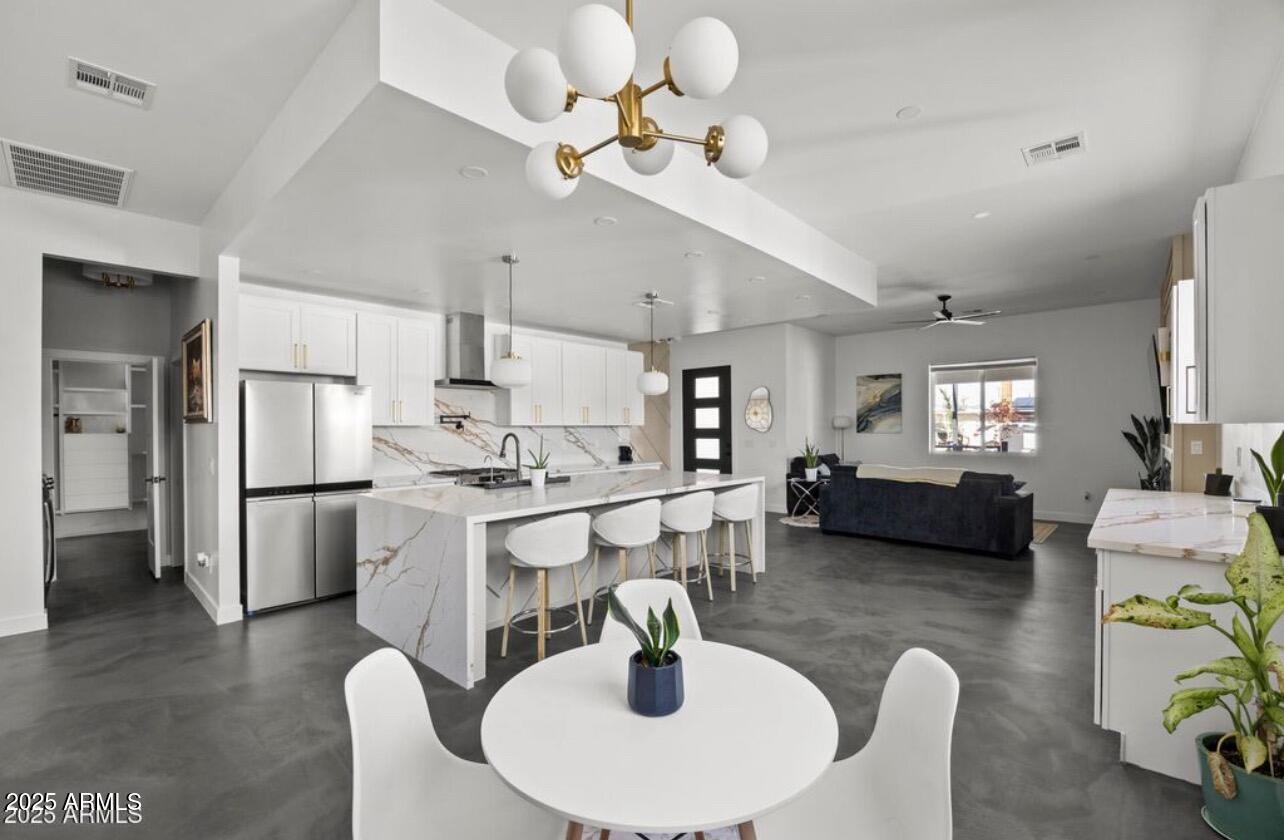 1211 E HAYWARD Avenue