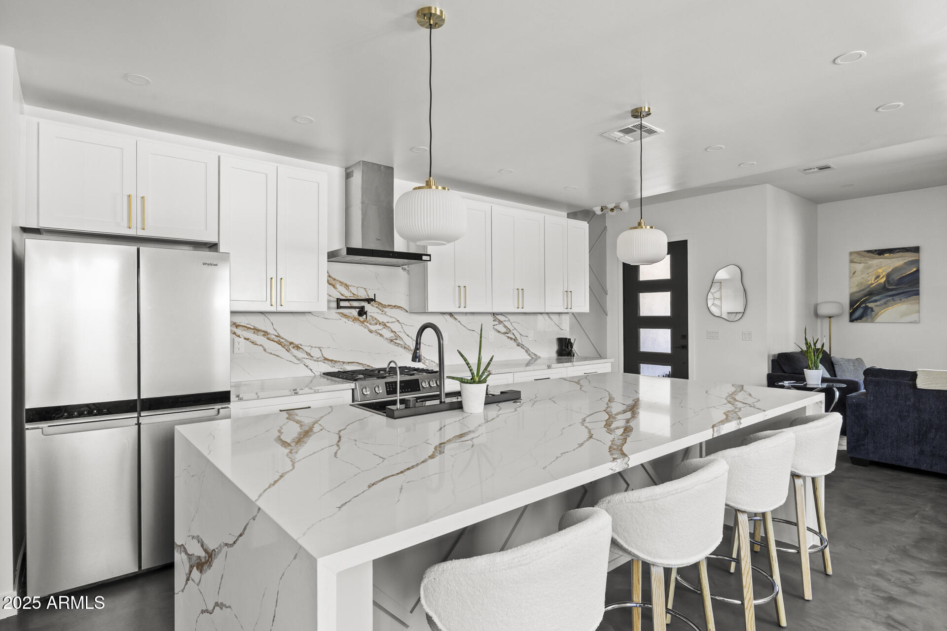 1211 E HAYWARD Avenue