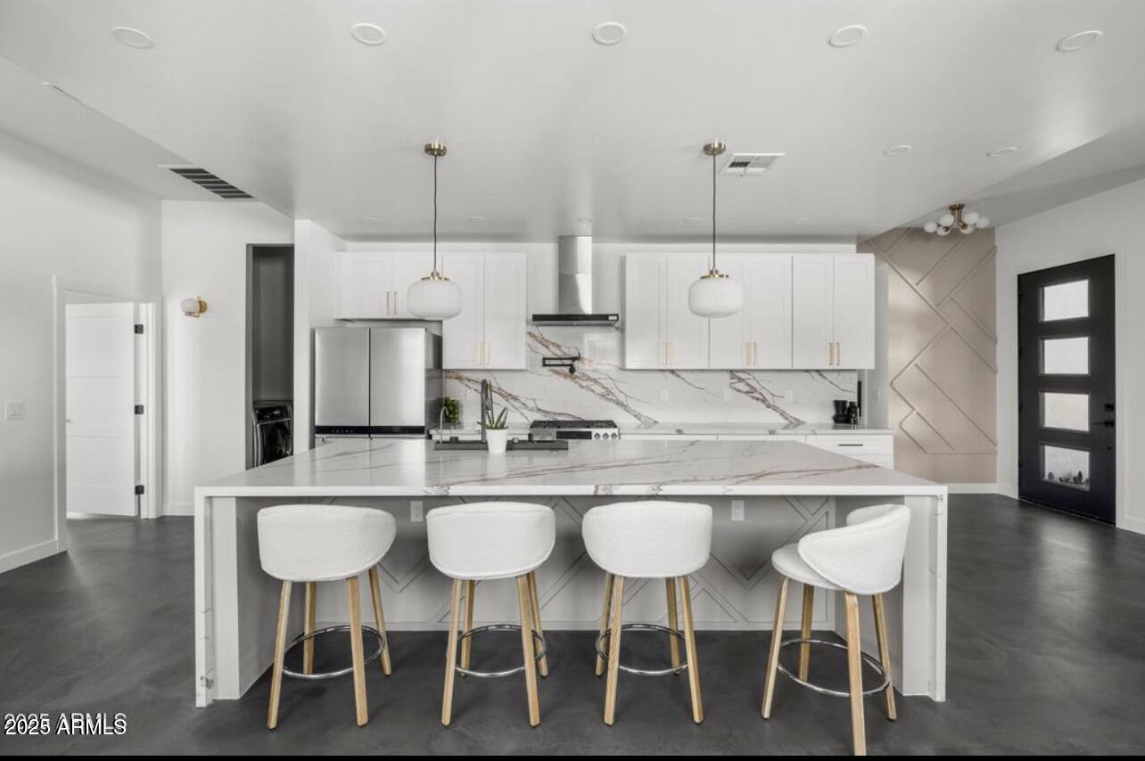 1211 E HAYWARD Avenue