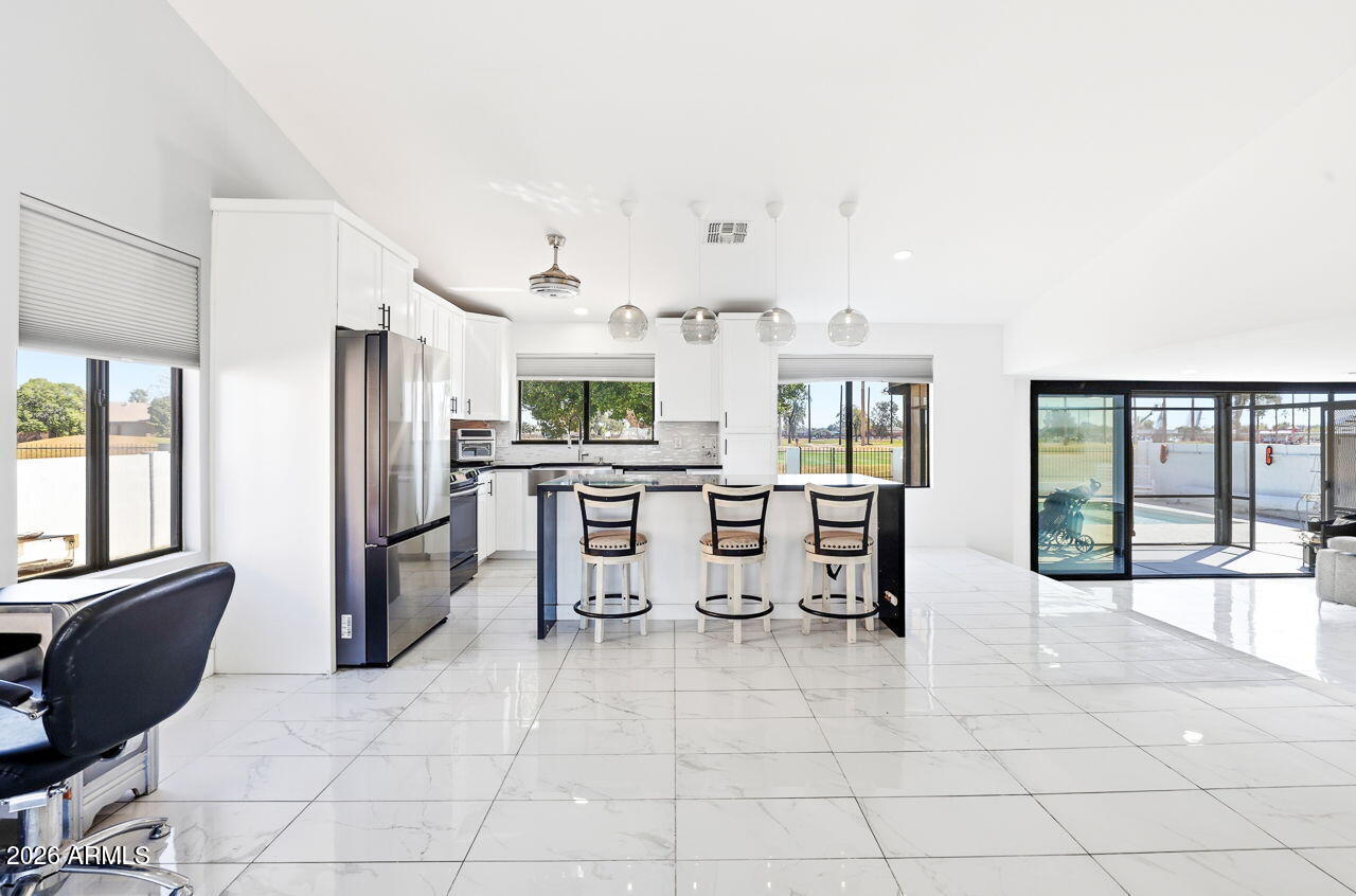 8711 W SIERRA VISTA Drive