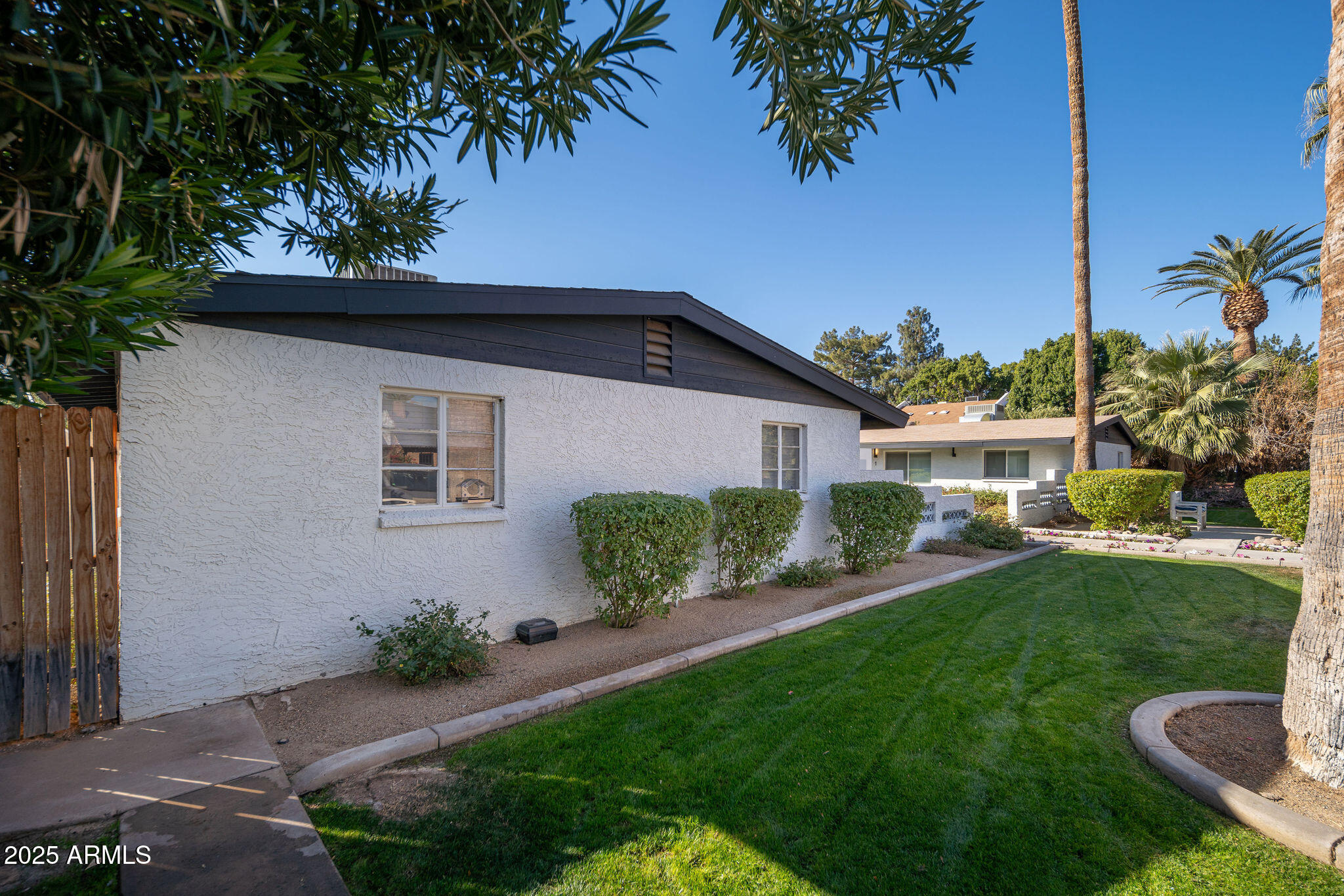 37 W Medlock Drive