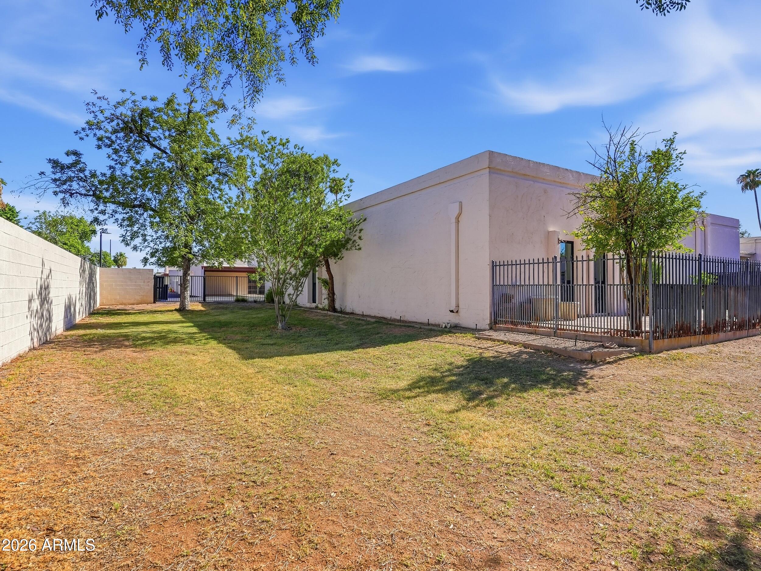 326 E HUNTINGTON Drive