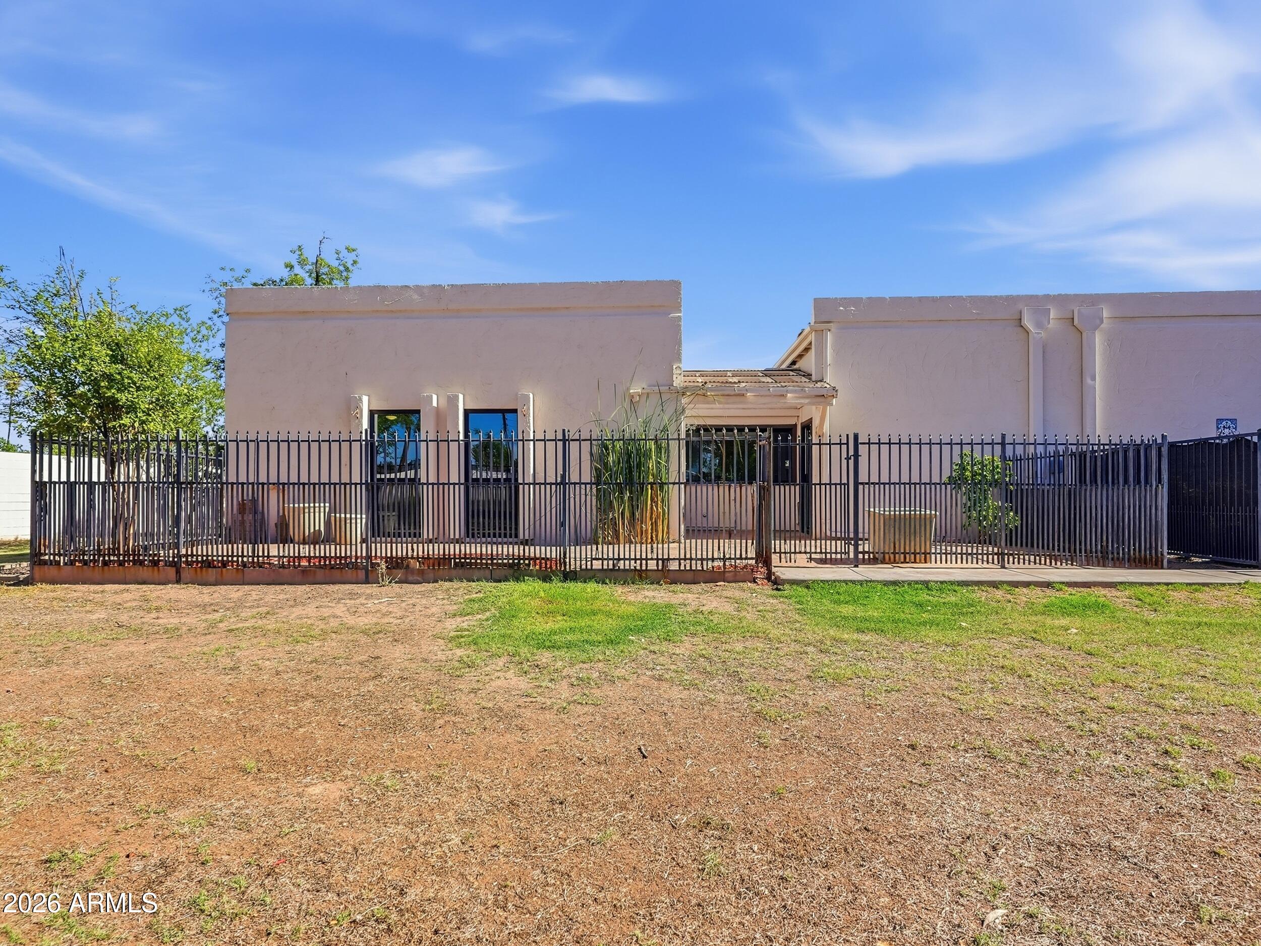 326 E HUNTINGTON Drive