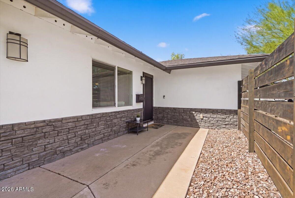 1209 W MEDLOCK Drive