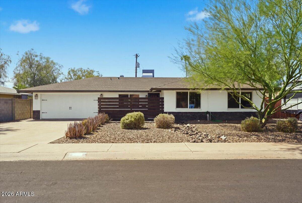 1209 W MEDLOCK Drive