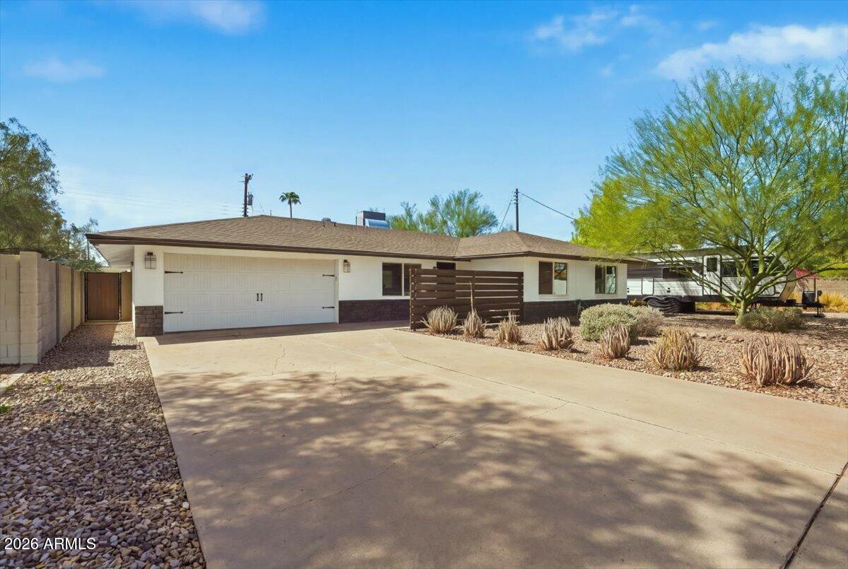 1209 W MEDLOCK Drive