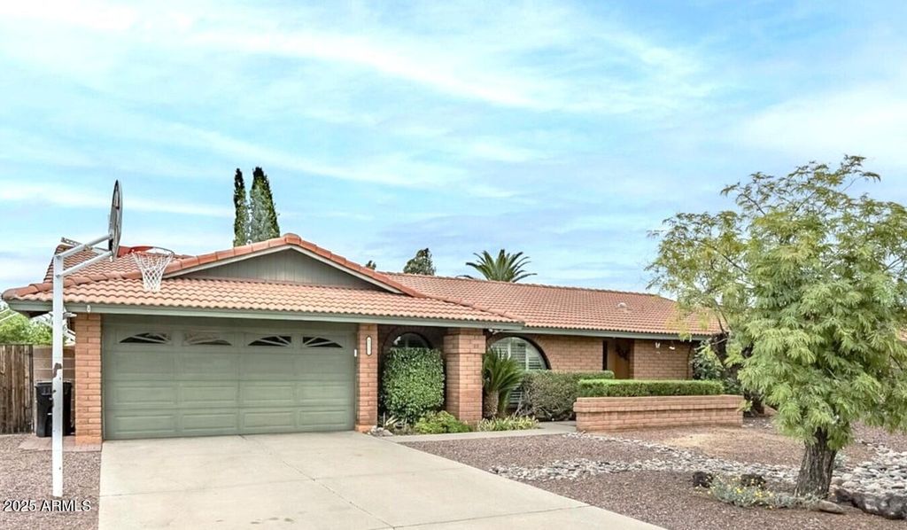 Photo of 1222 E Louis Way, Tempe, AZ 85284 (MLS # 6931725)