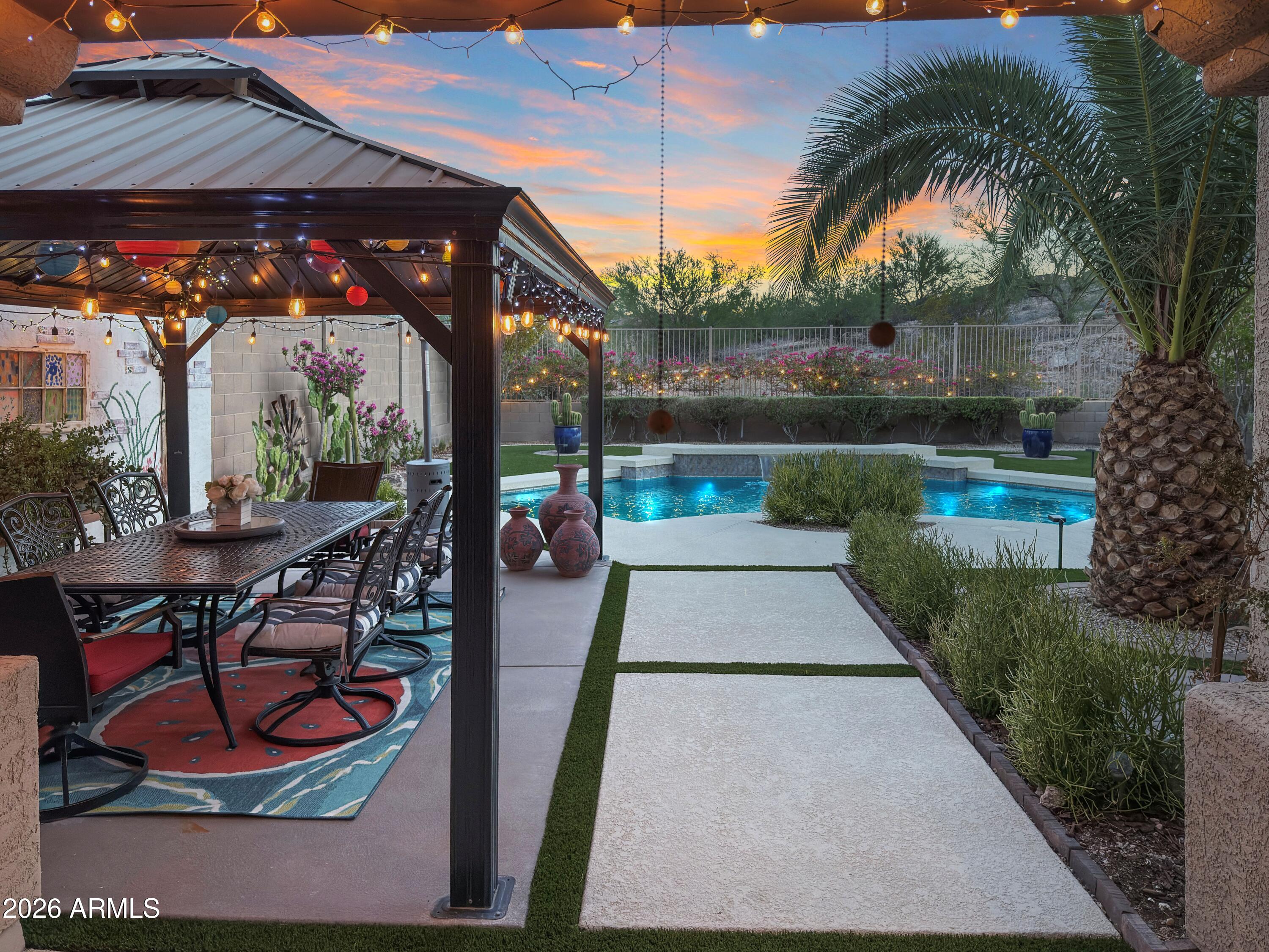 18487 W DESERT VIEW Lane