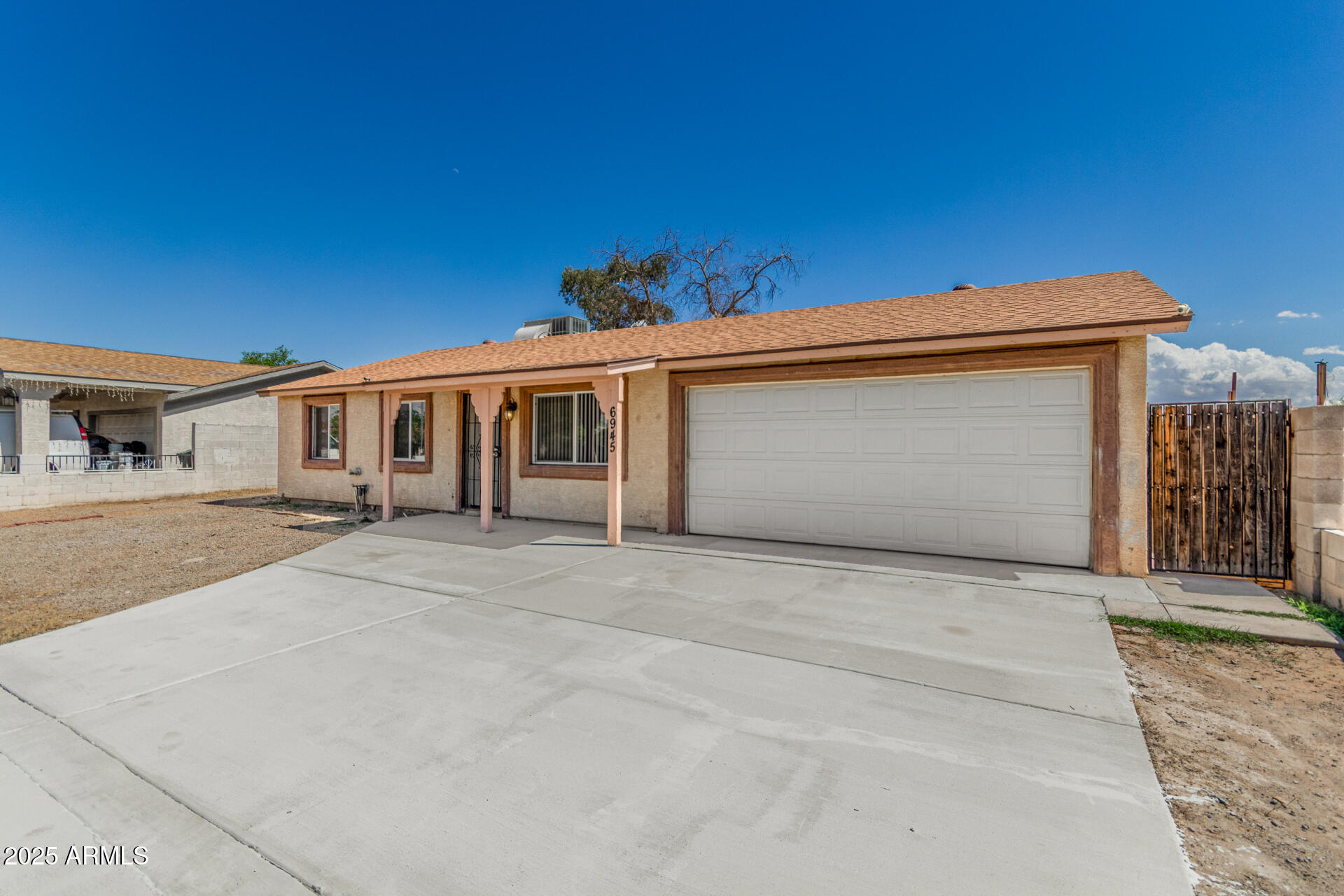 6945 W EARLL Drive