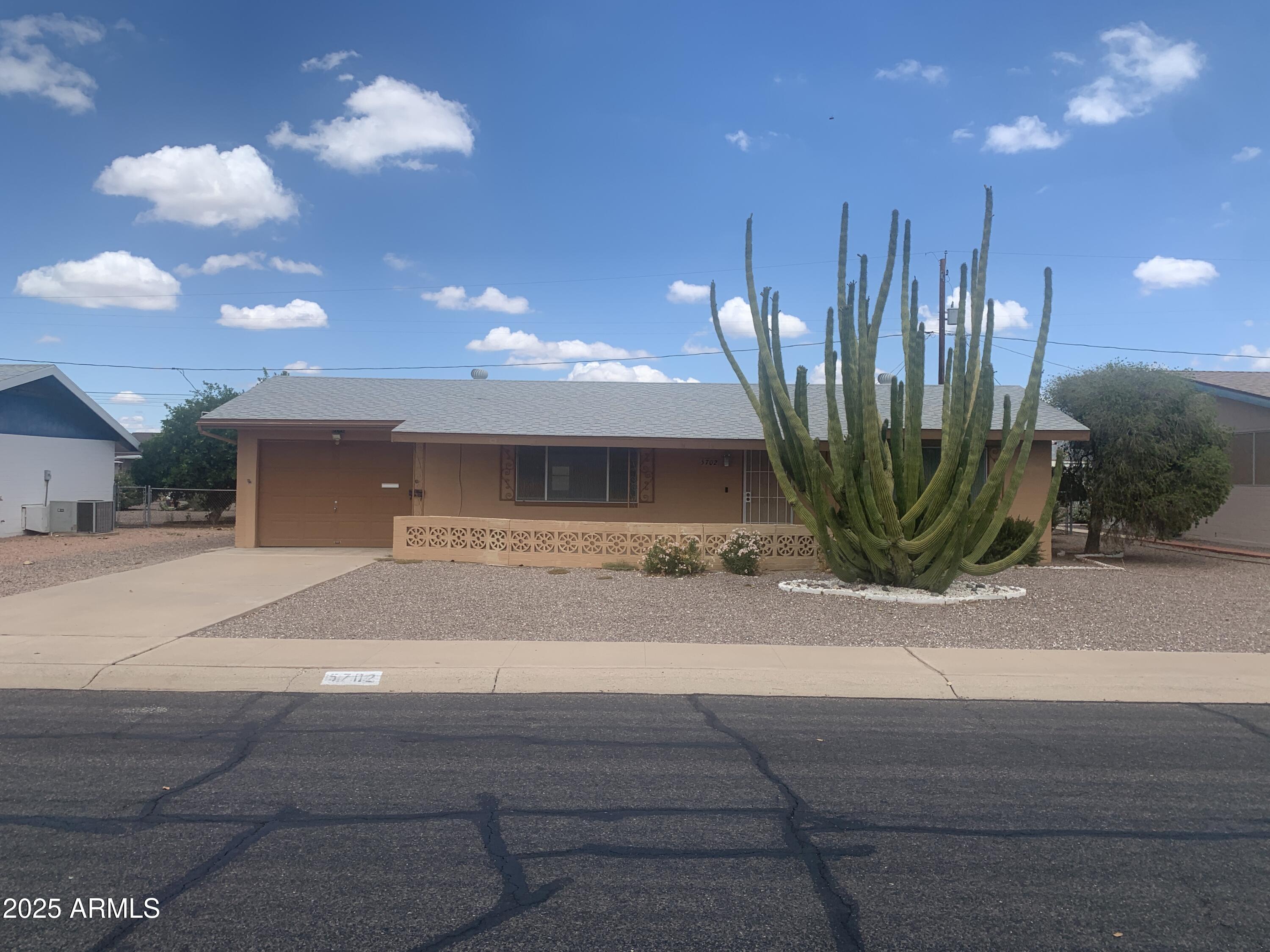 5702 E CASPER Road