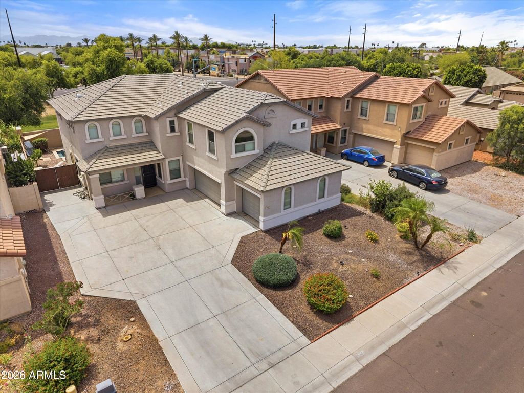 Photo of 5661 W Desert Jewel Drive, Glendale, AZ 85302 (MLS # 7025417)