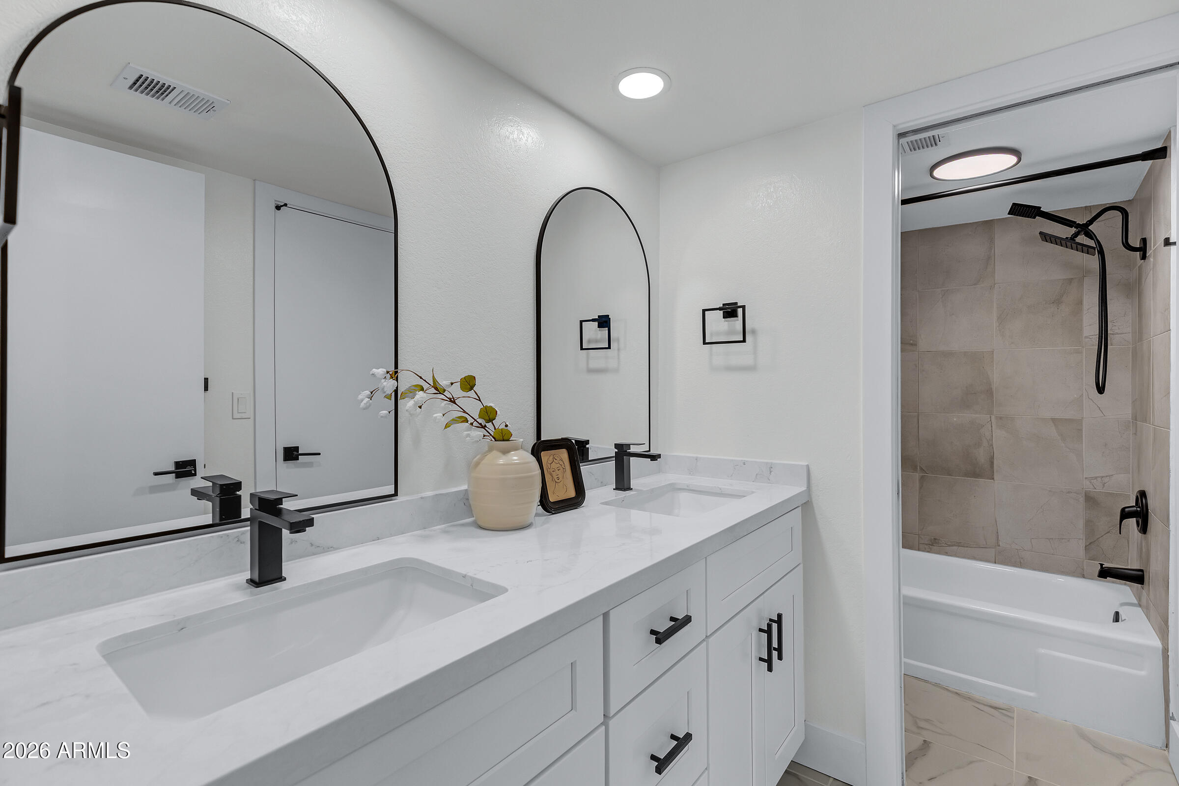 610 E MONTEBELLO Avenue 41