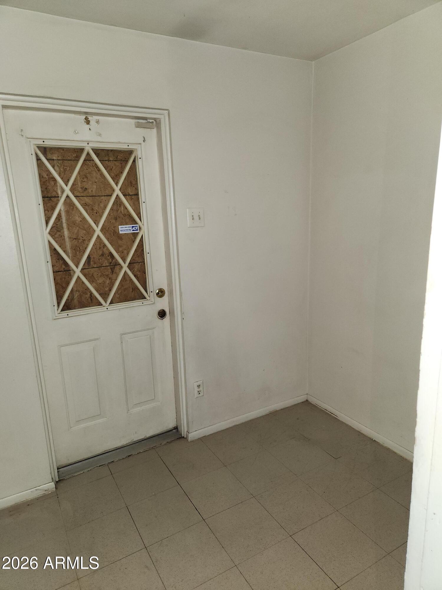 2028 W CLARENDON Avenue