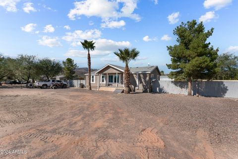 A home in Black Canyon City