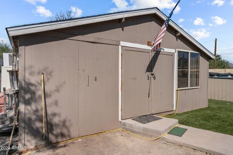 A home in Black Canyon City