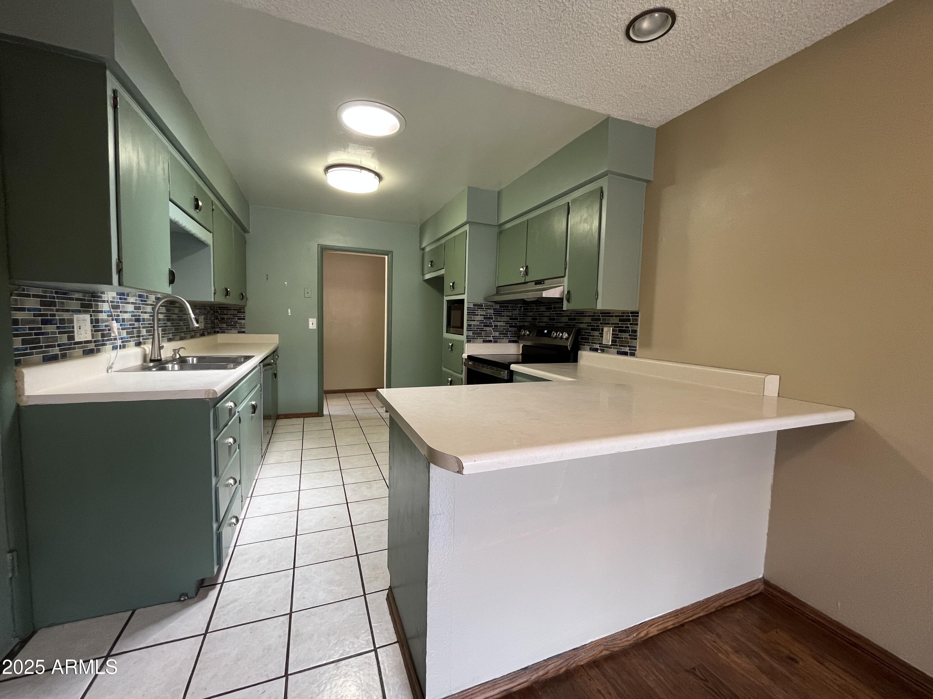 1707 N FORT VALLEY Road