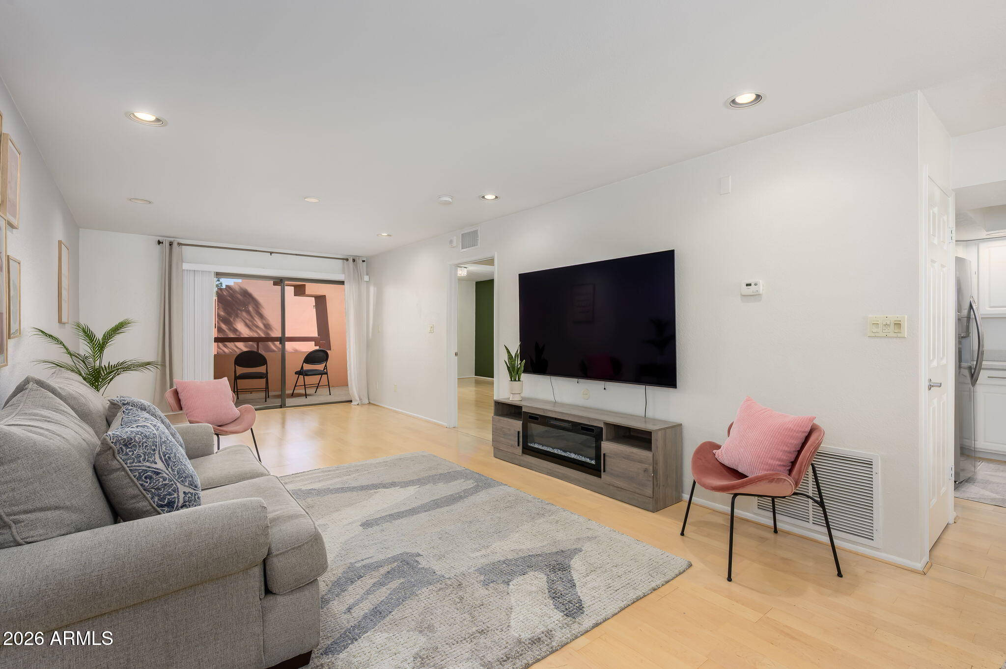 12222 N PARADISE VILLAGE Parkway S 423