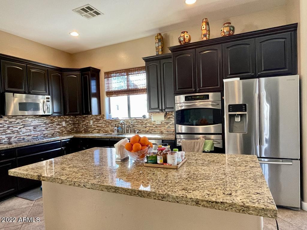 3121 E Lynx Place