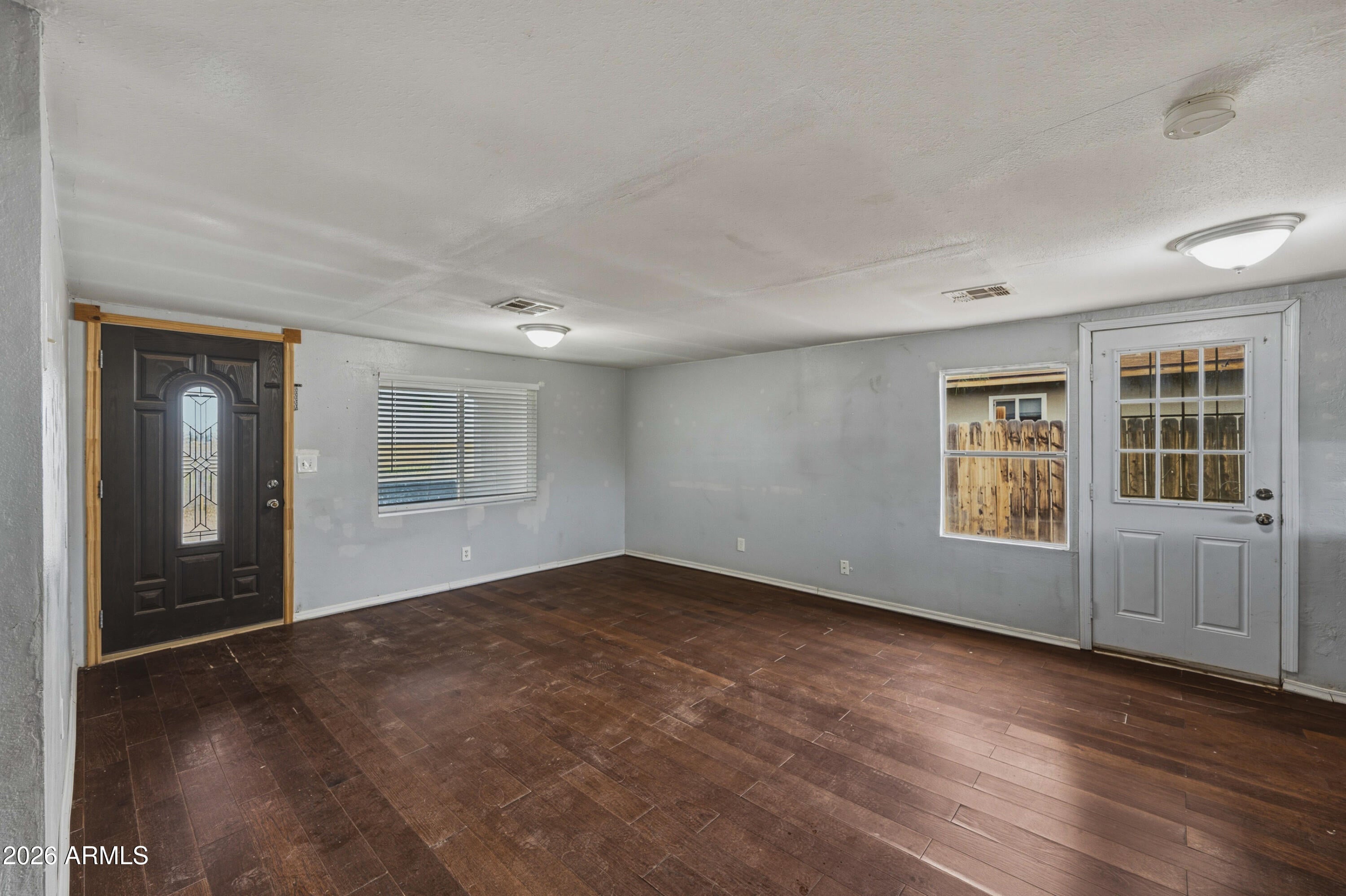 318 W 3RD Avenue