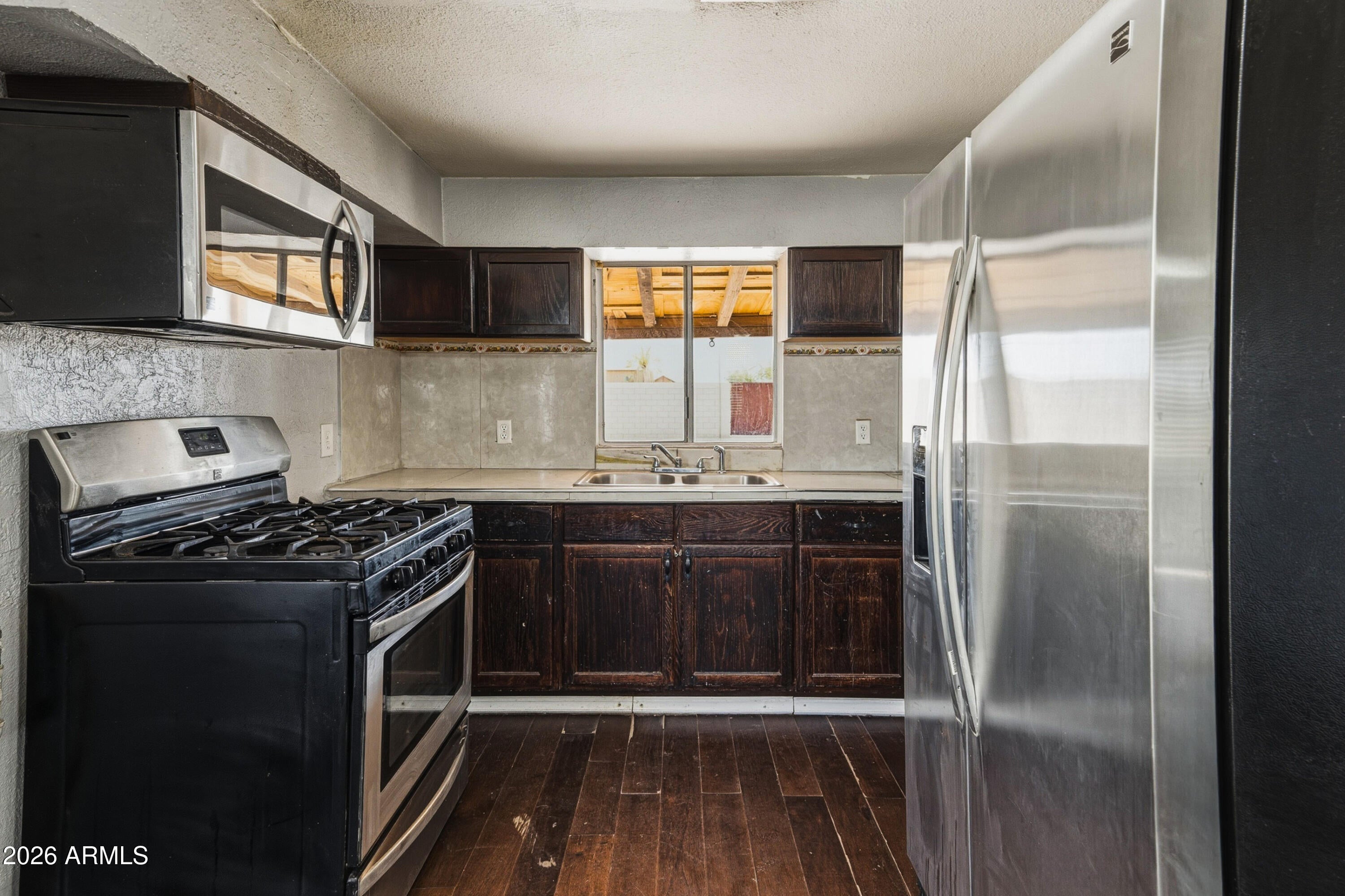 318 W 3RD Avenue