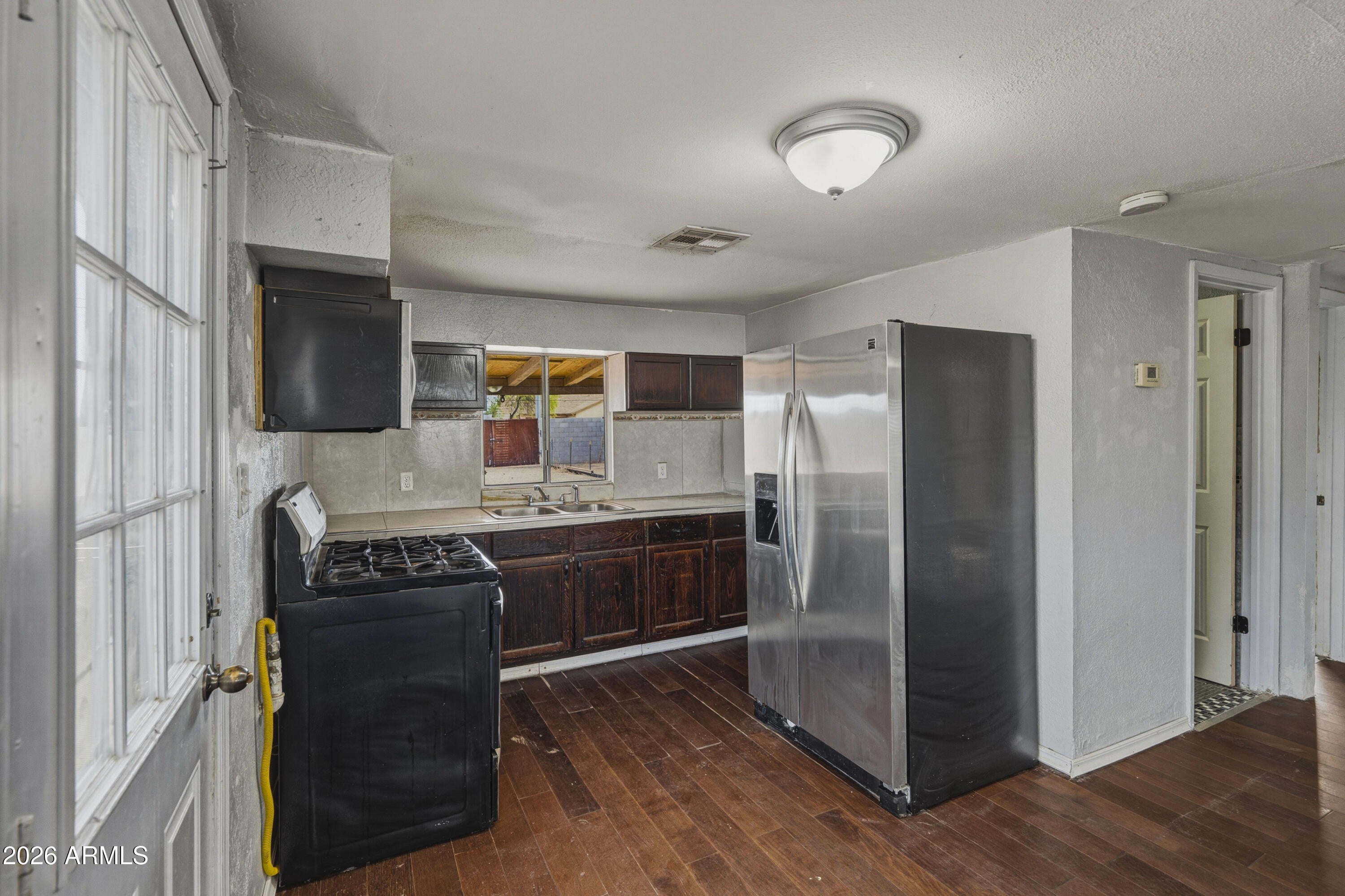 318 W 3RD Avenue