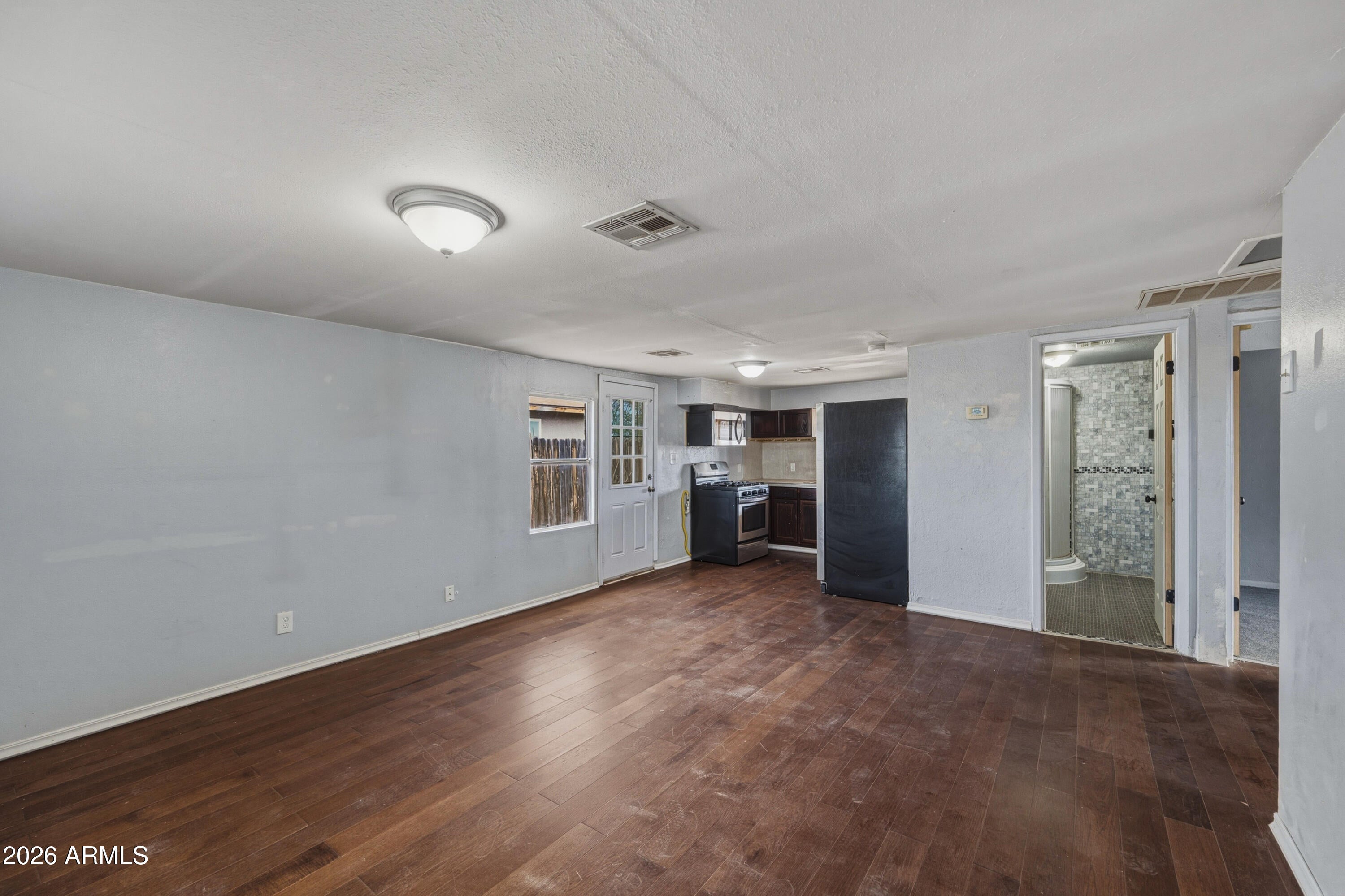 318 W 3RD Avenue