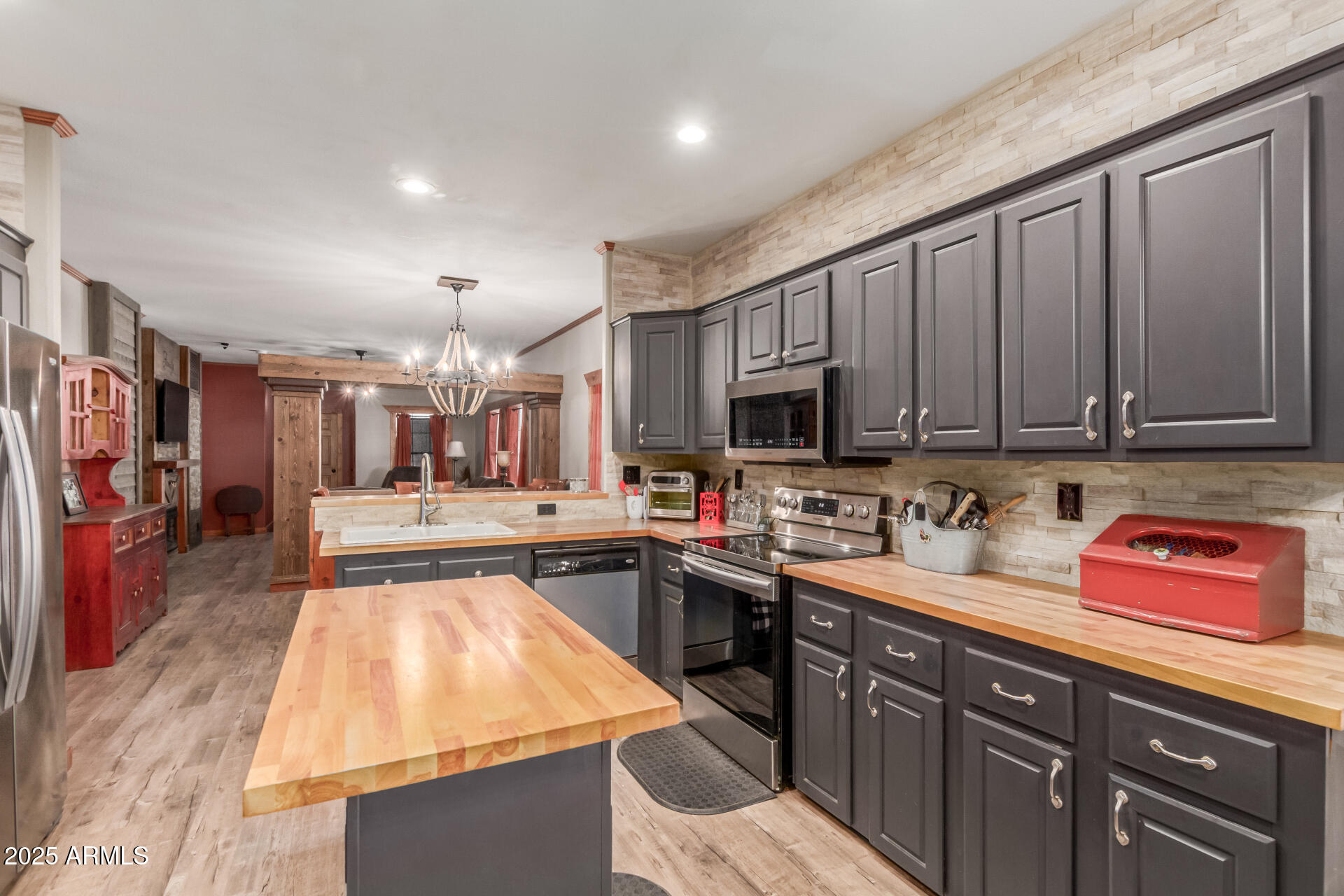 17728 N DEER Trail