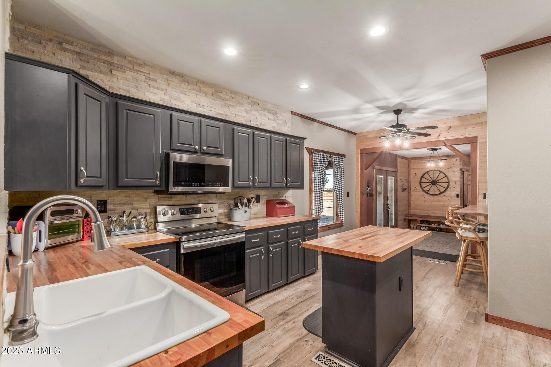 17728 N DEER Trail