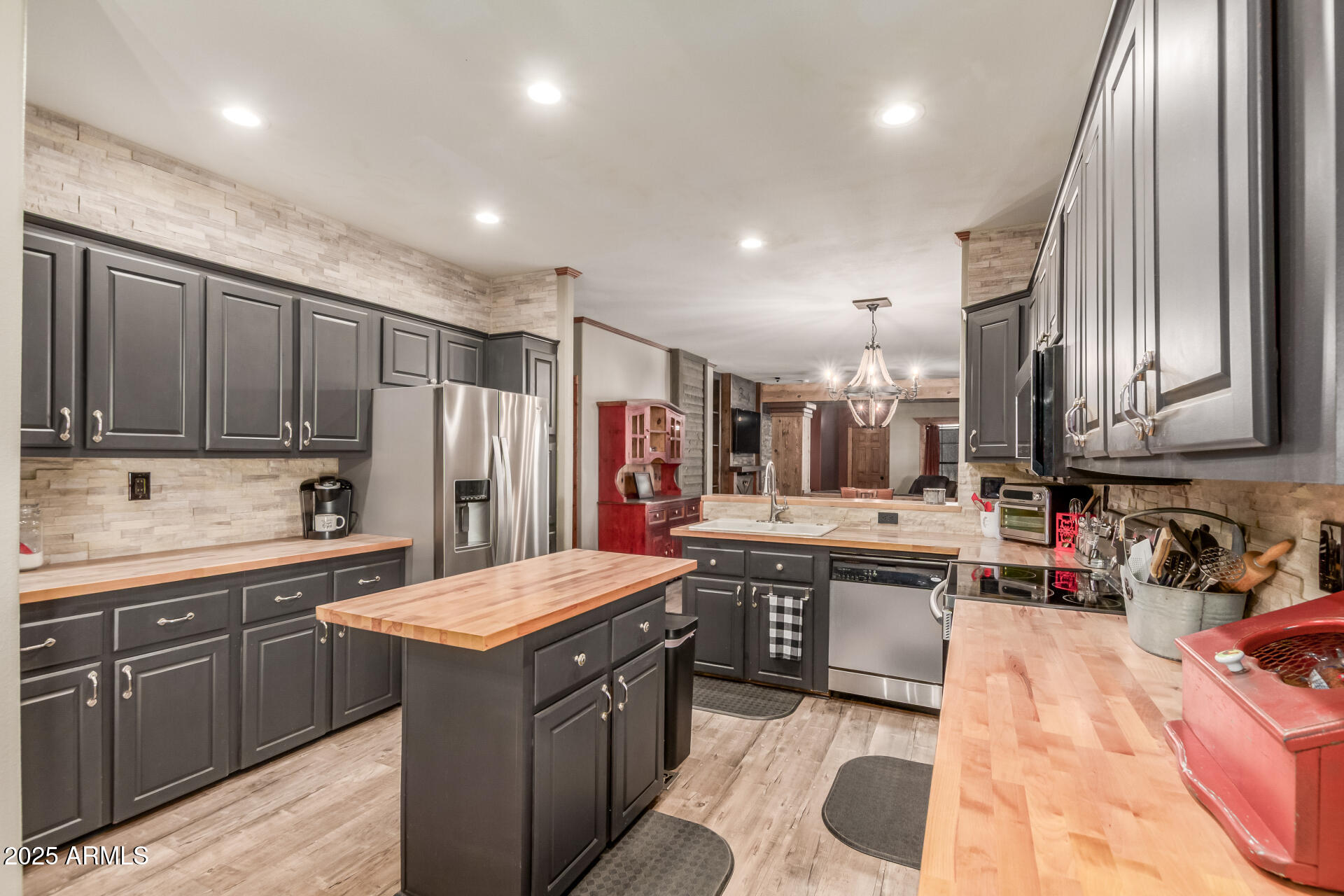 17728 N DEER Trail