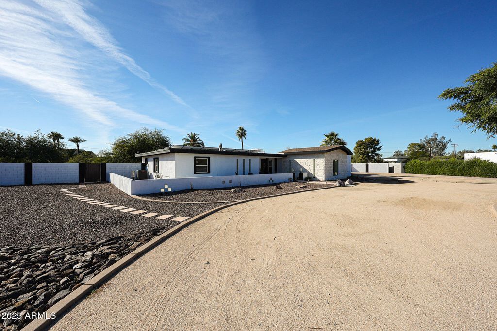 Photo of 10818 N 83rd Street, Scottsdale, AZ 85260 (MLS # 6954069)